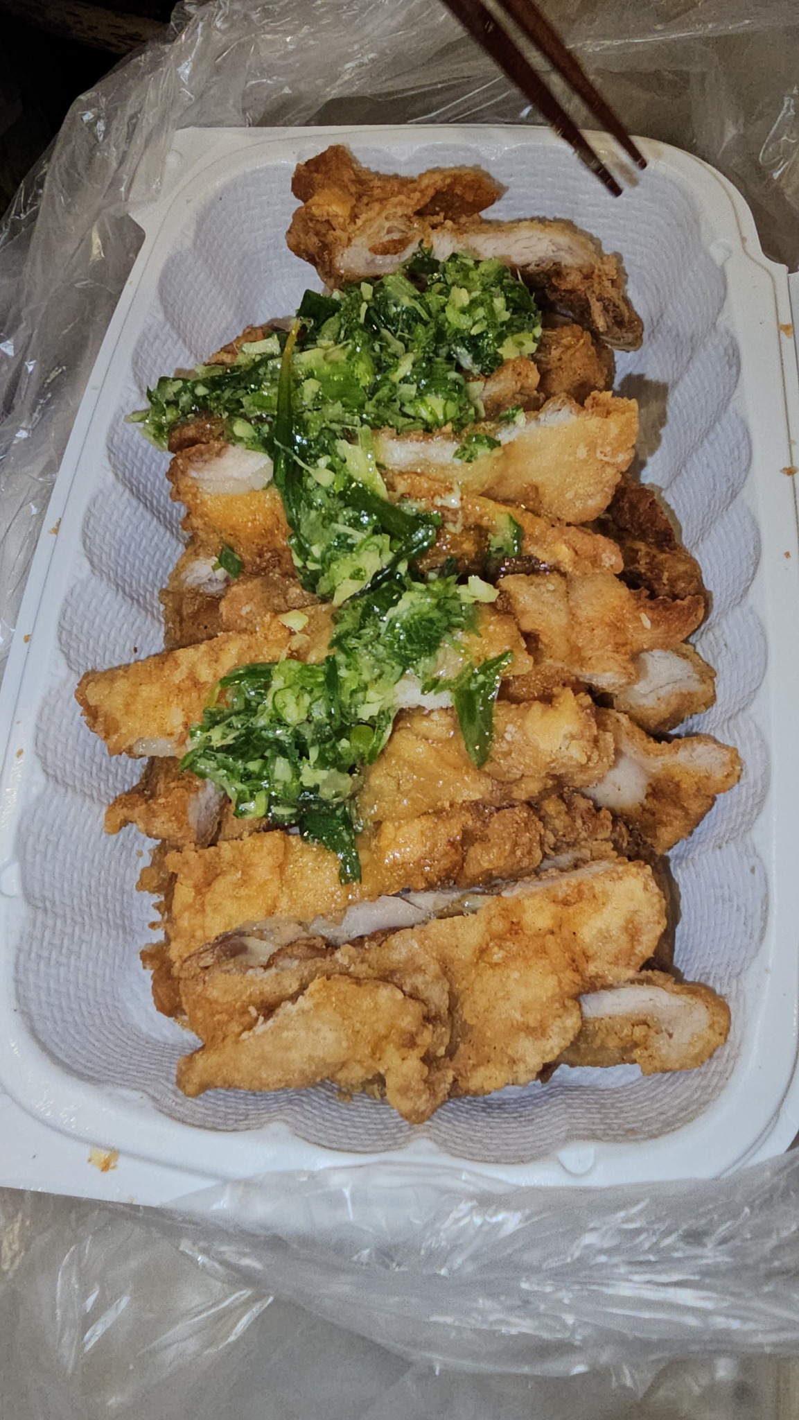 Kayden tries Island Manapua's viral ginger fried chicken in Manoa