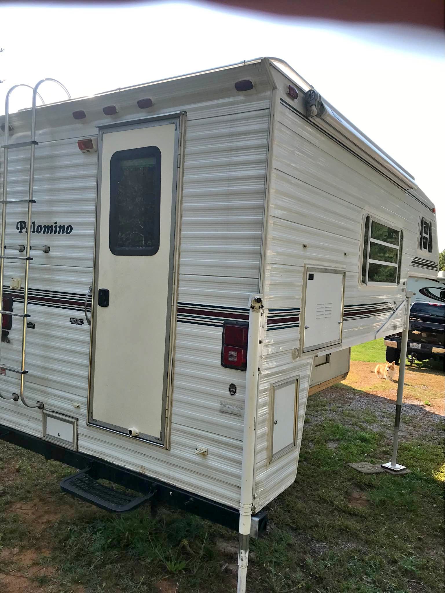 1998 Palomino Truck Camper with bunk beds