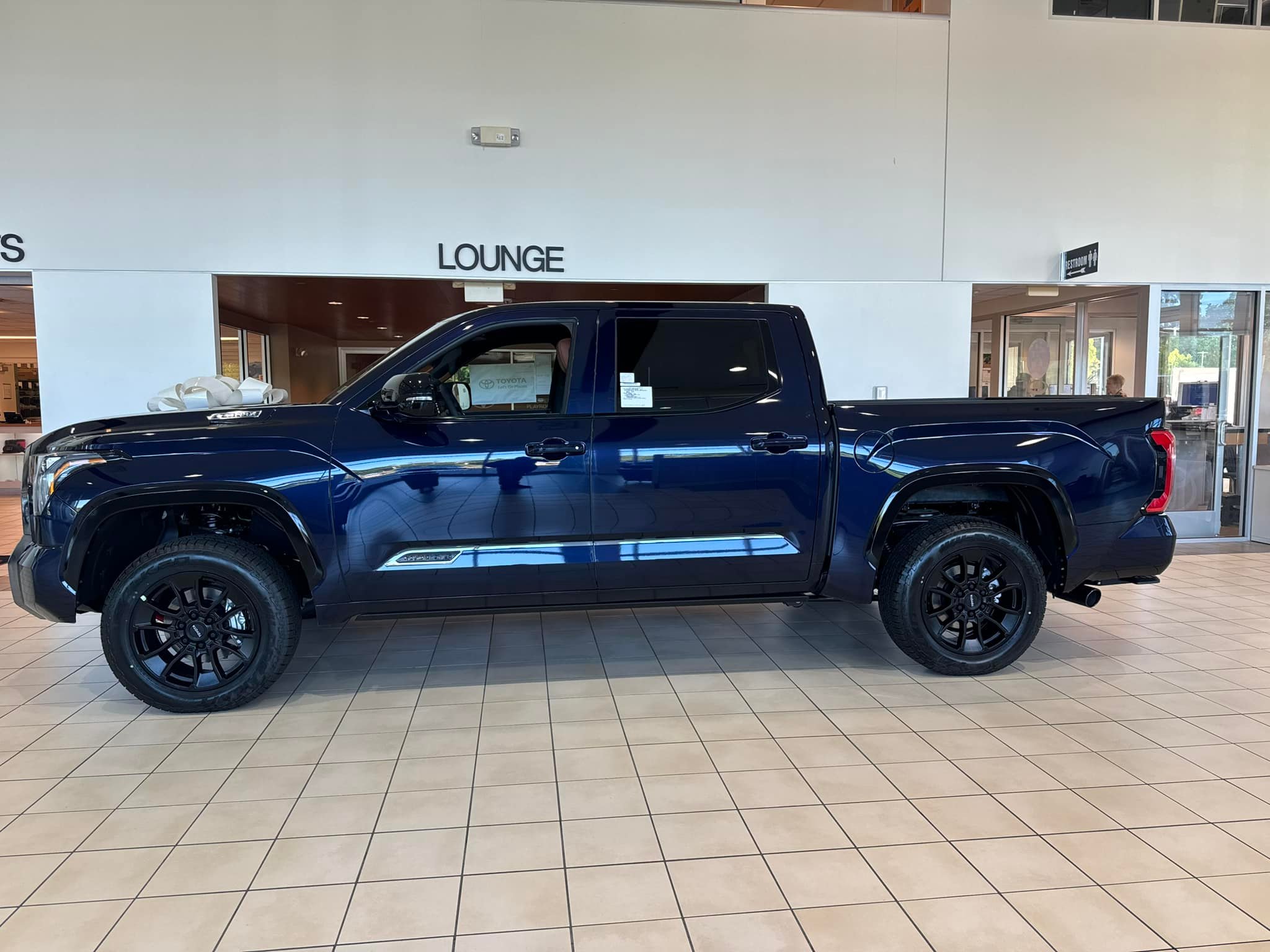●【訳アリ】　Tundra　他言語　１枚 Toyota Tundra 1794 LE features and pricing discussion