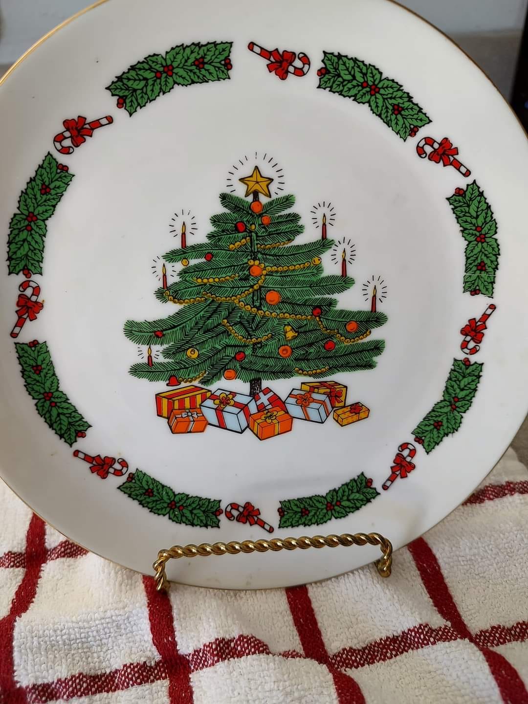 Vintage 1974 Christmas plate