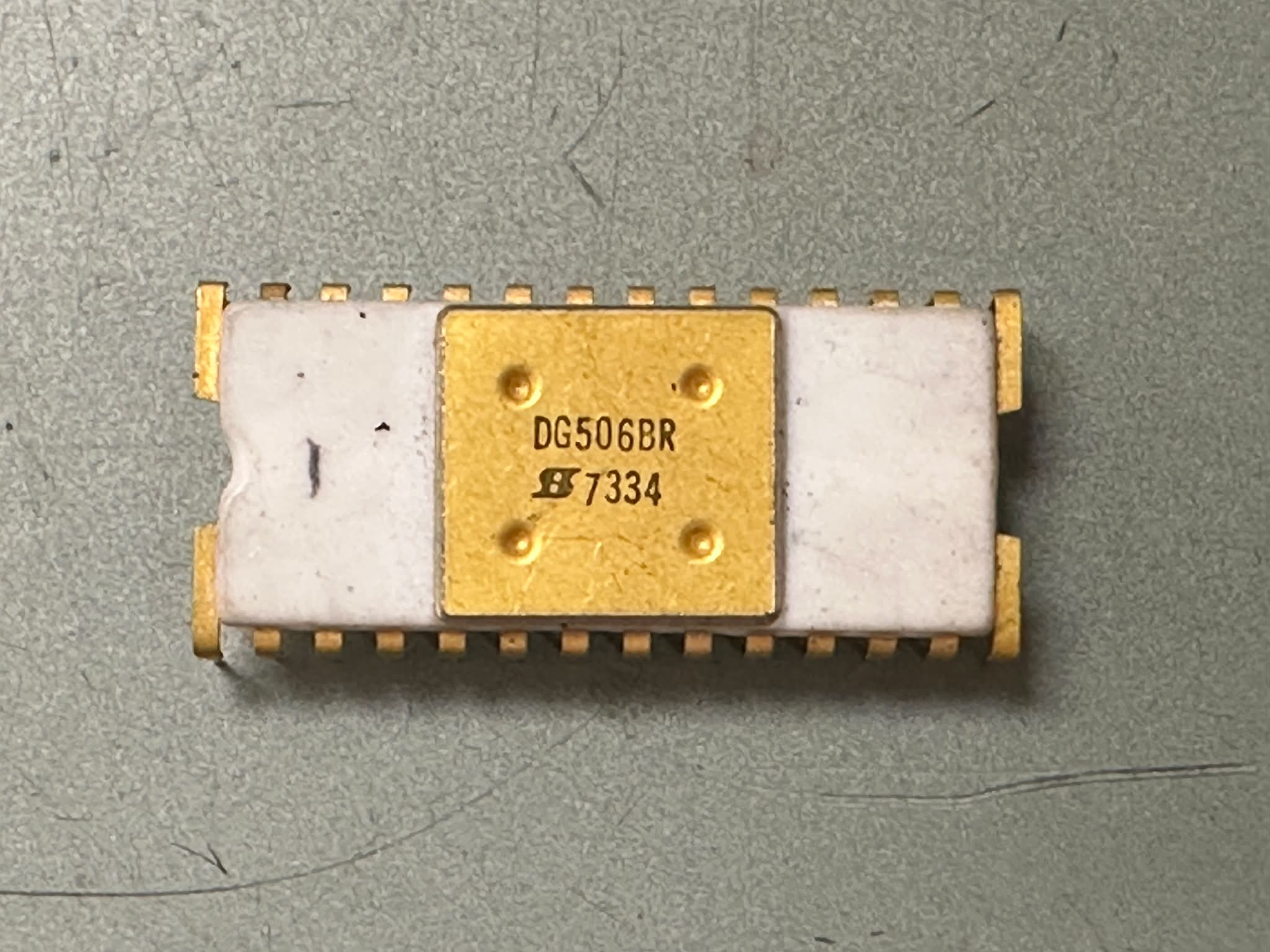 Vintage 16-way analog multiplexer DG506BR