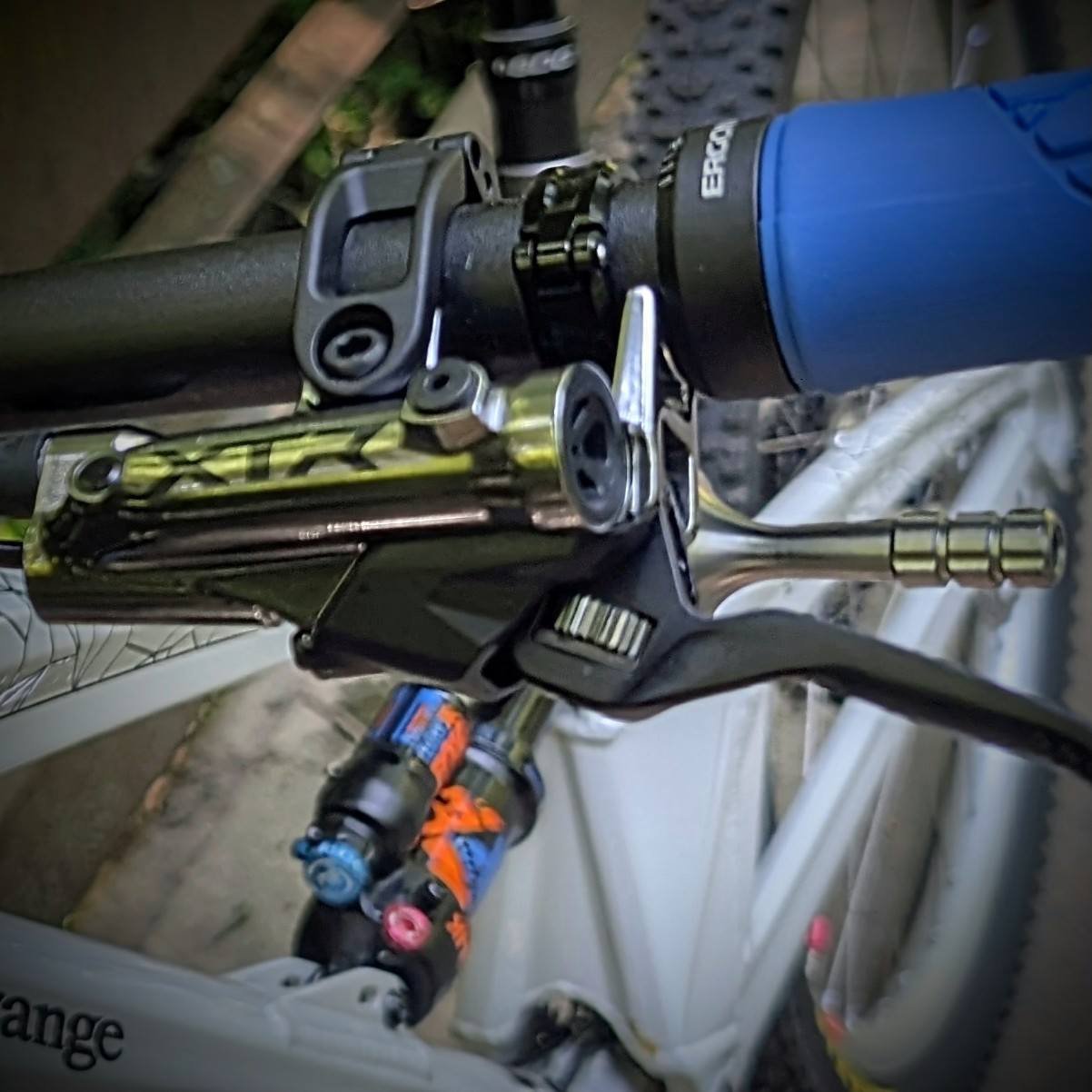 FRAME : Mondraker foxy carbon forward geometry frame (Medium 27.5