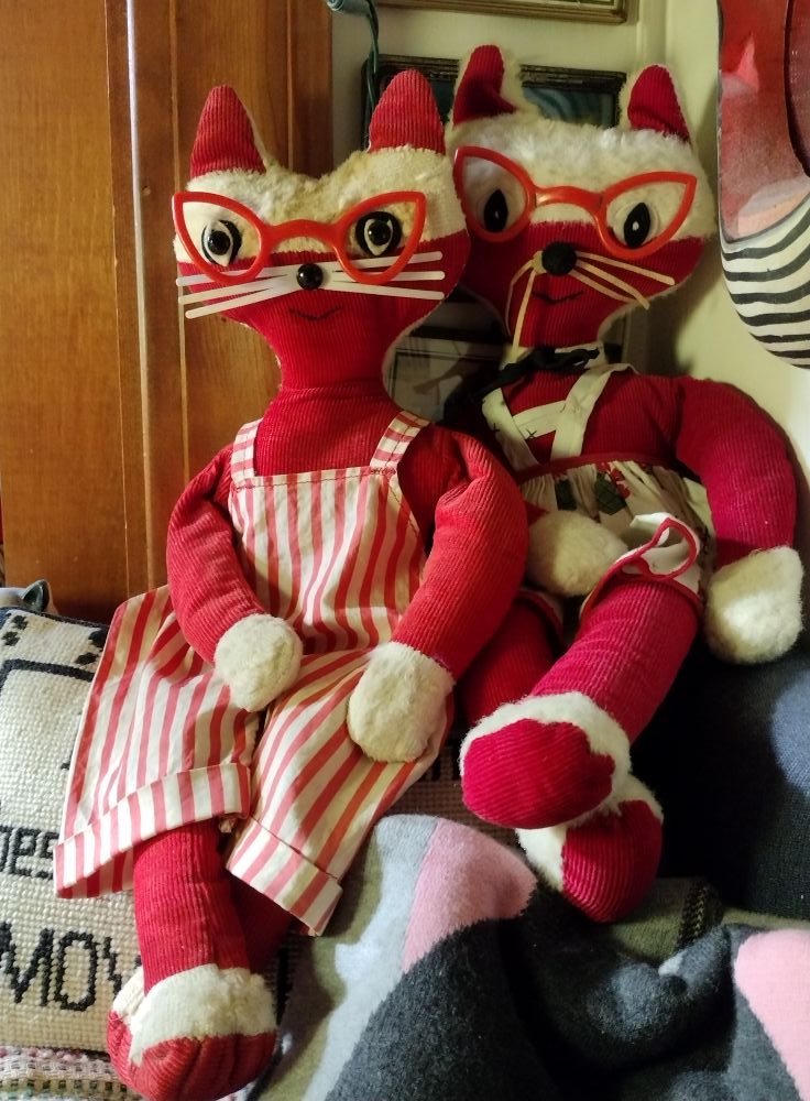 Vintage 1950's knickerbocker lazy kitty collectible