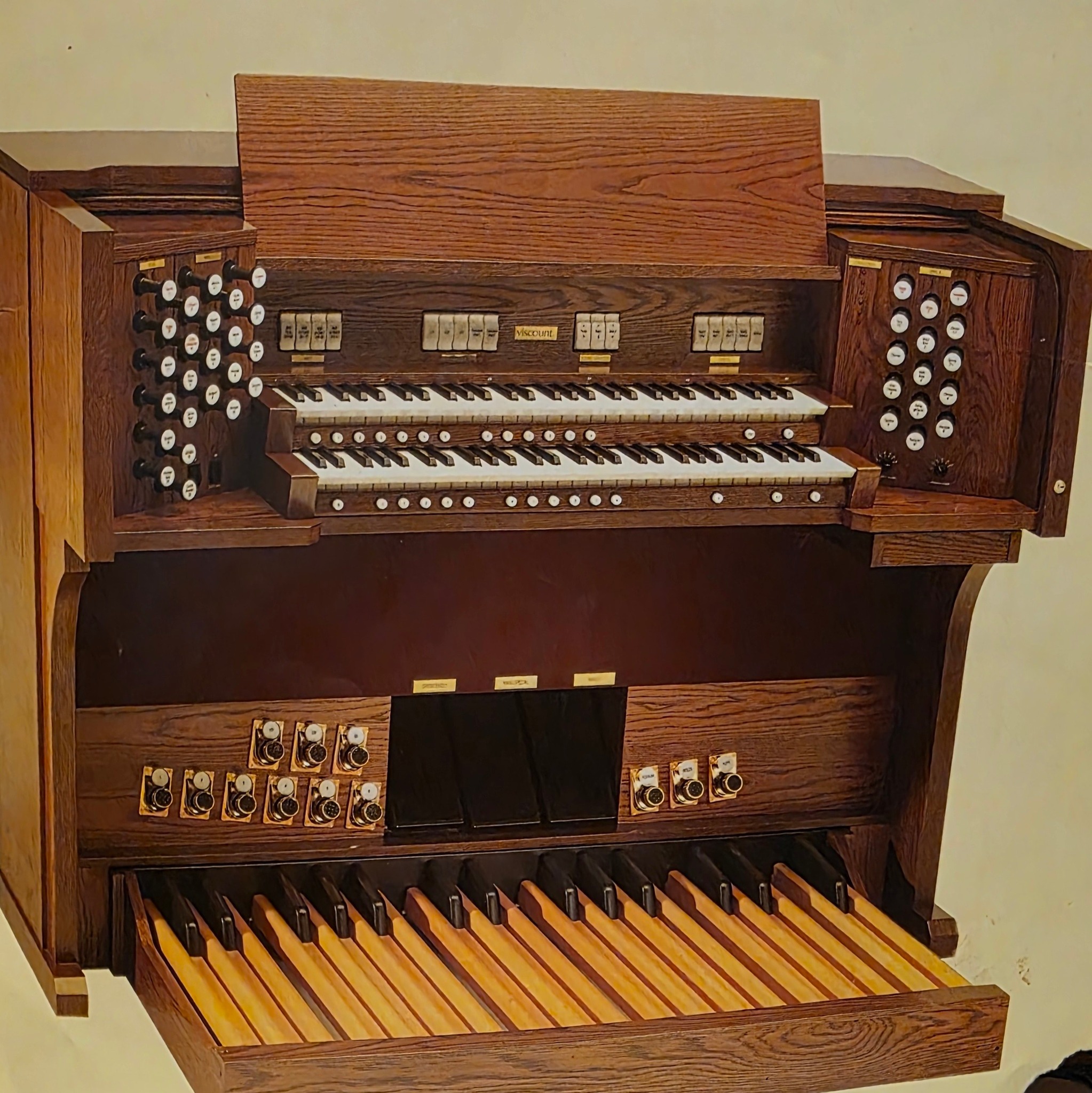 VISCOUNT ORGAN OWNERS GROUP | Two old models, Cantata (white stops) and ...