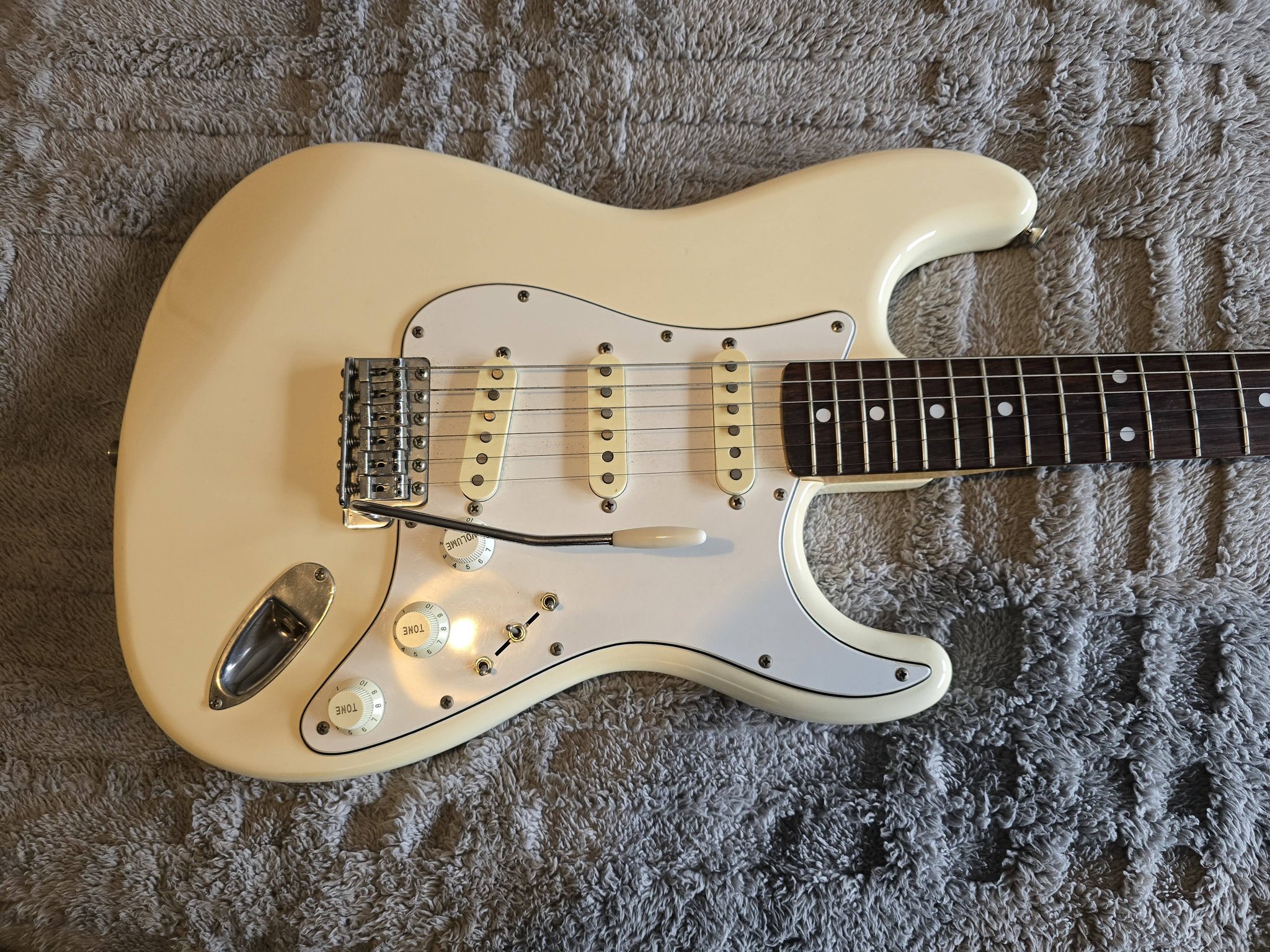This is my 1984 - 1987 Made in Japan Fender Stratocaster. Can
