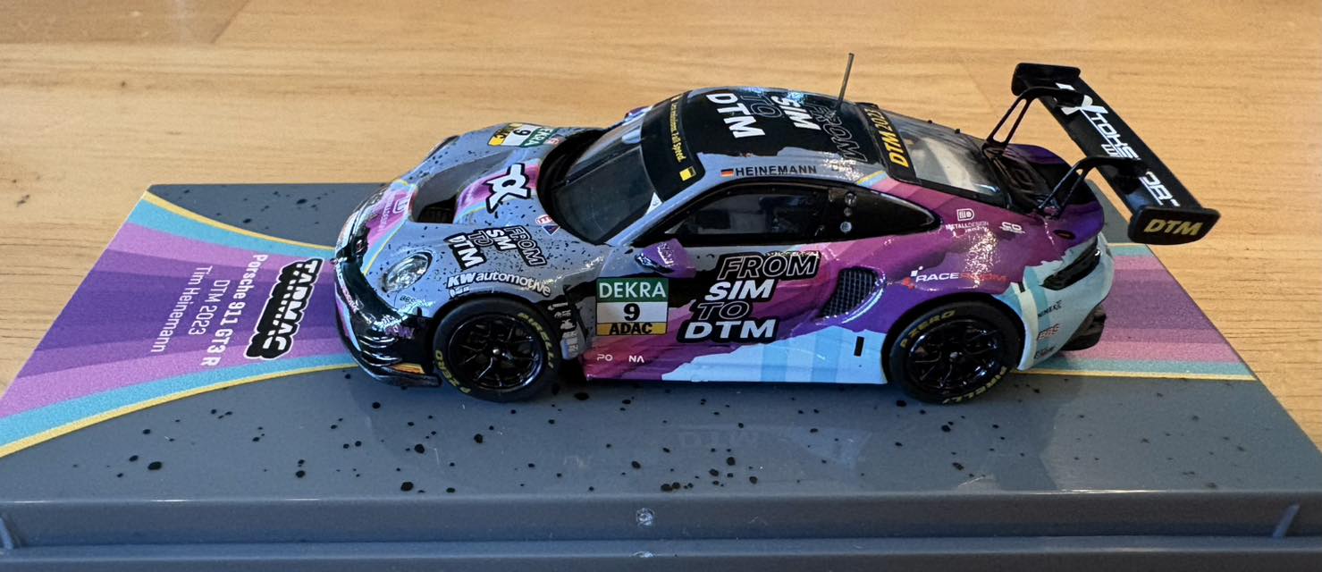 First Look 👀] Porsche 911 GT3R FALKEN with the Racing Pit Garage