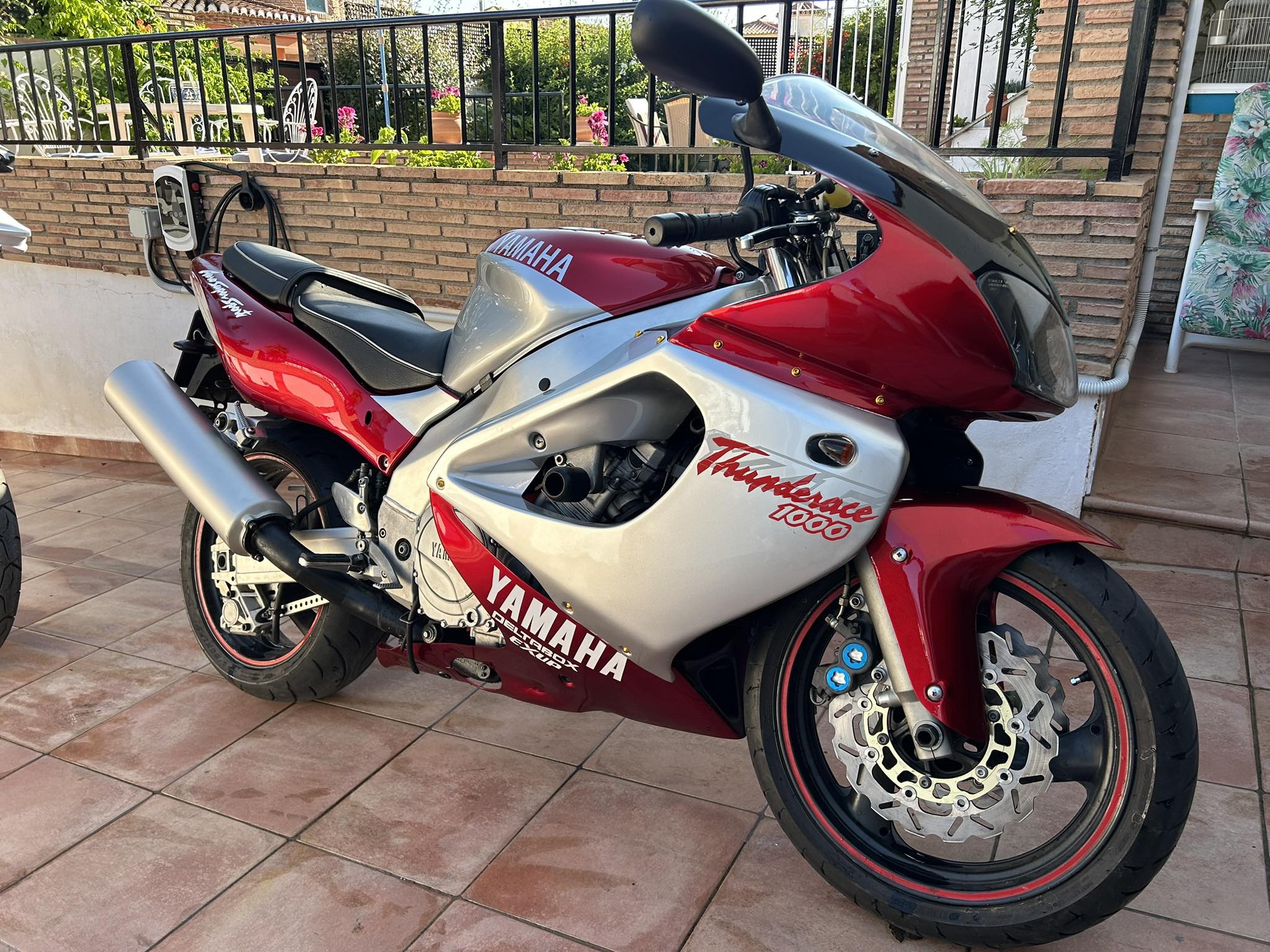Yamaha Thunderace YZF 1000r and its sister bike added to collection