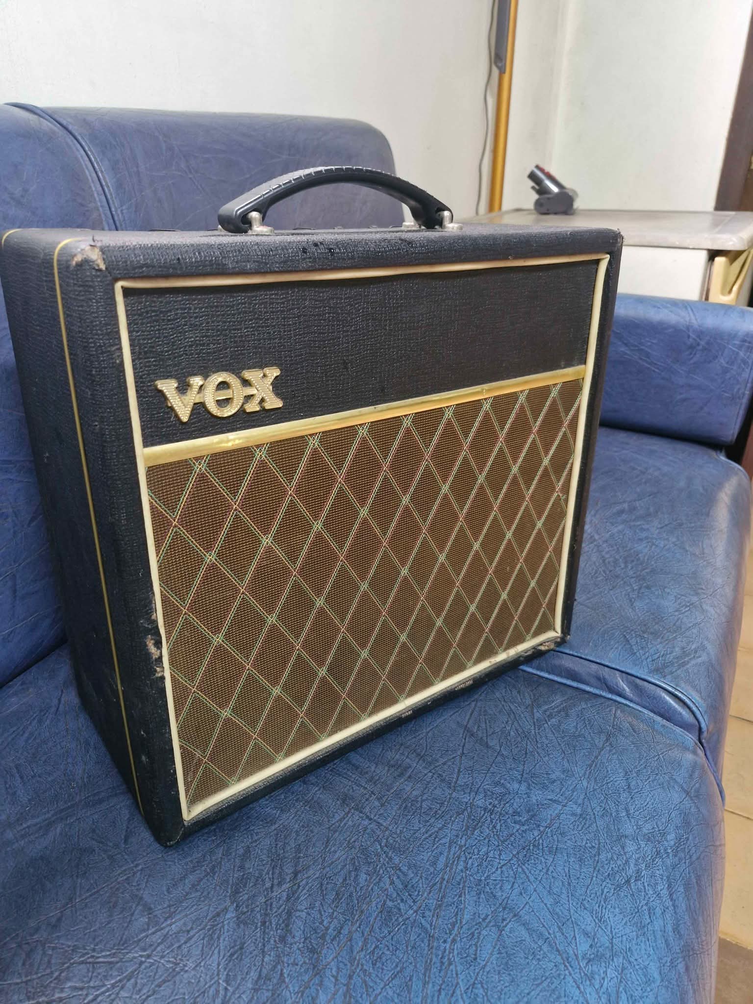 Rare Vox Pathfinder 15r V9168r classic amp. Small and light enough 