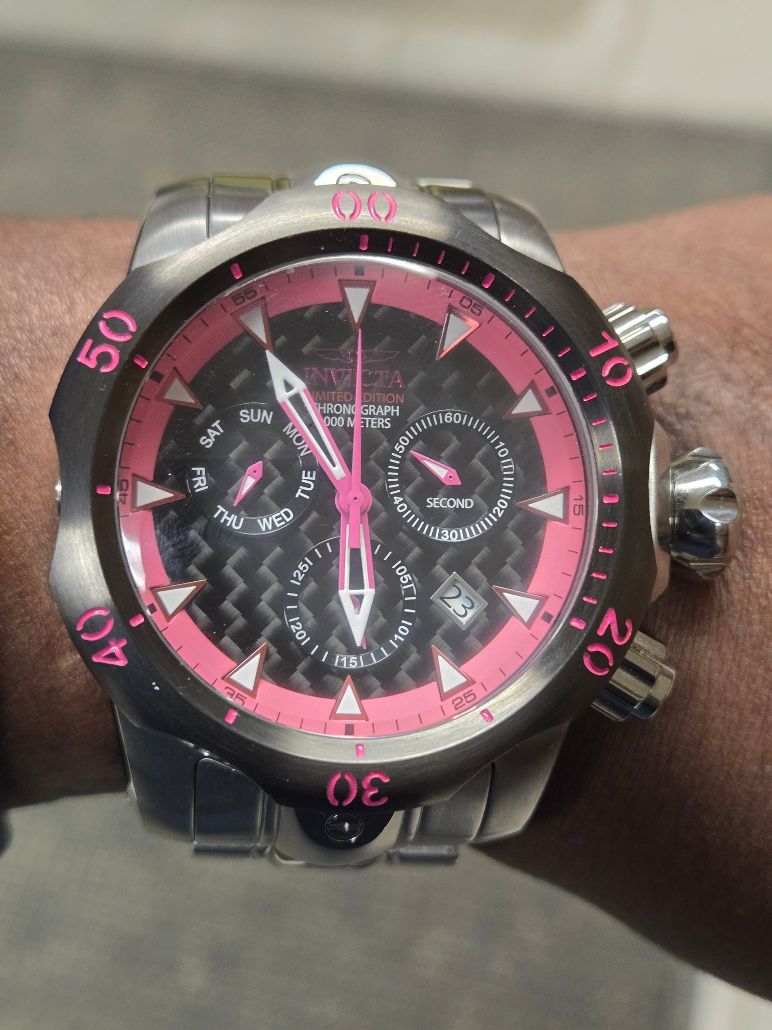 UNLEASH THE POWER OF THE VENOM. 🐍⚡ The Invicta Venom is