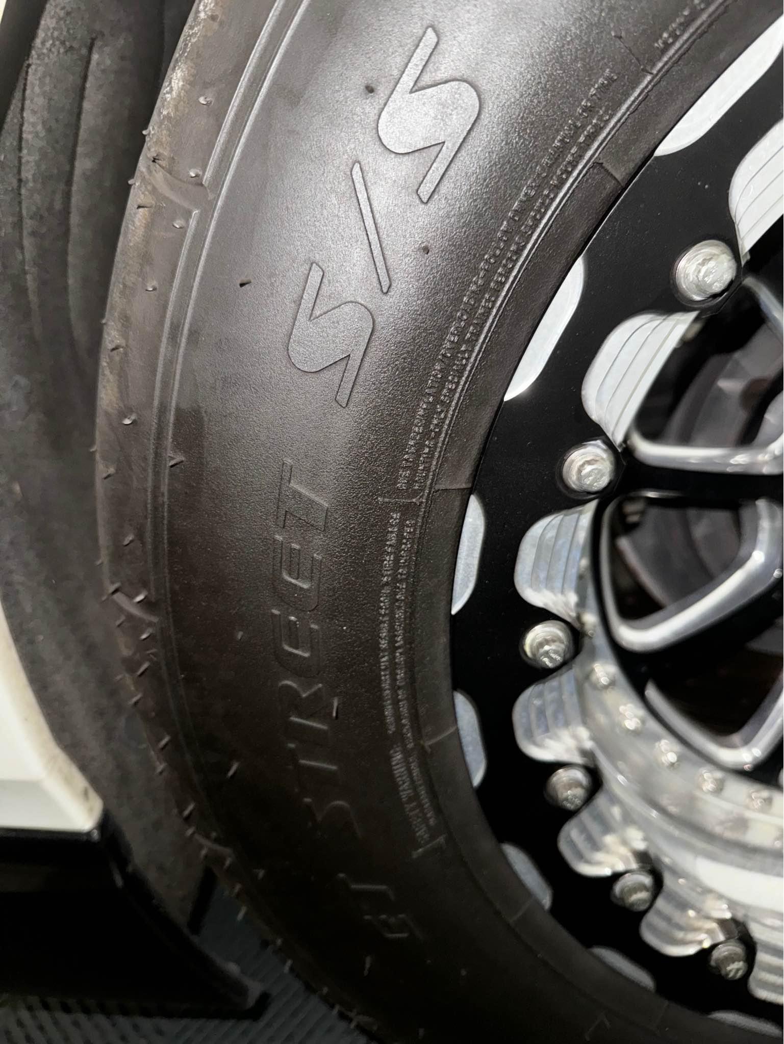 R35 GT-R Boost logic Beadlock wheels