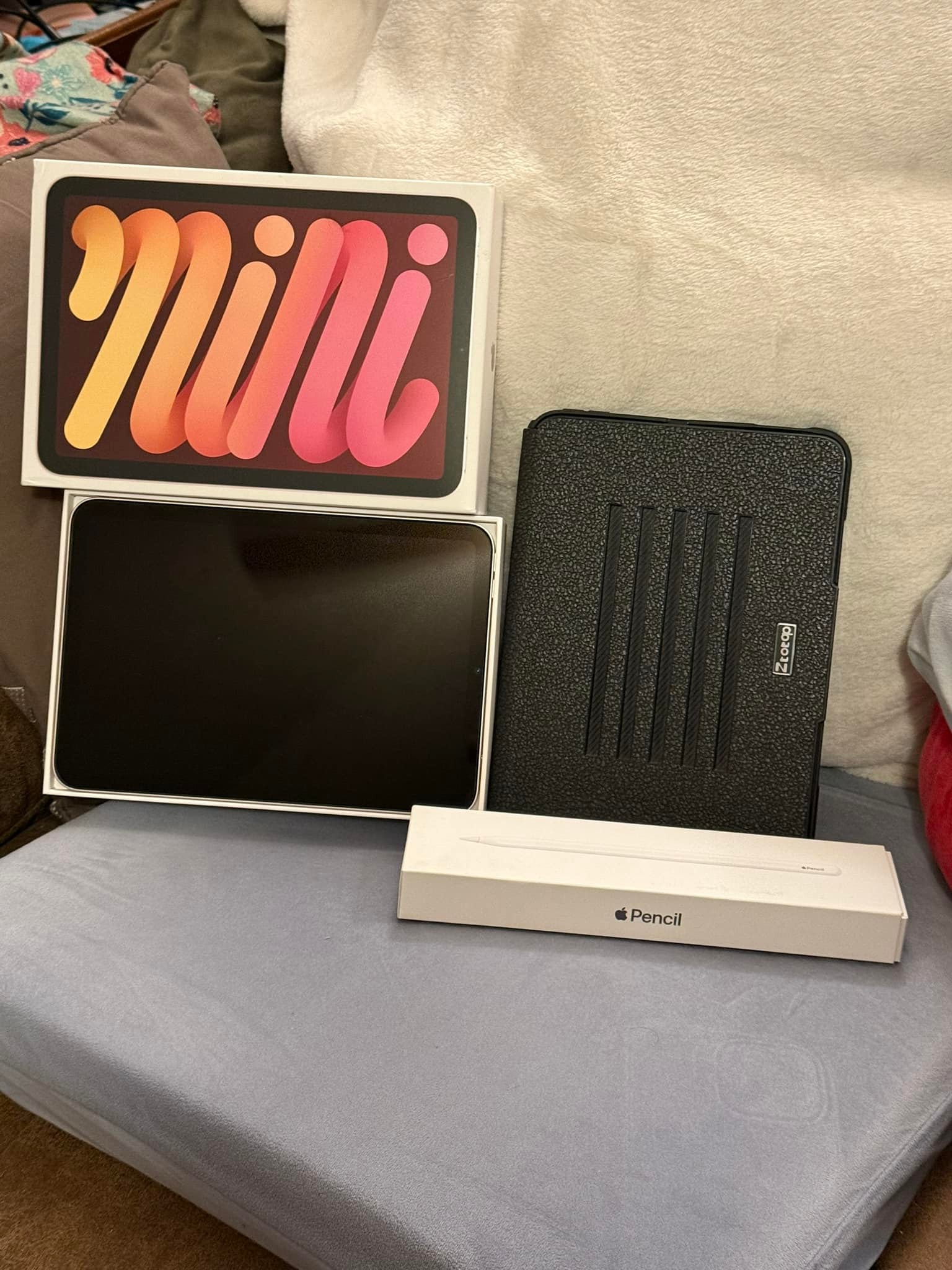 Apple iPad mini 6th Generation 64GB Wi Fi Includes box charger and