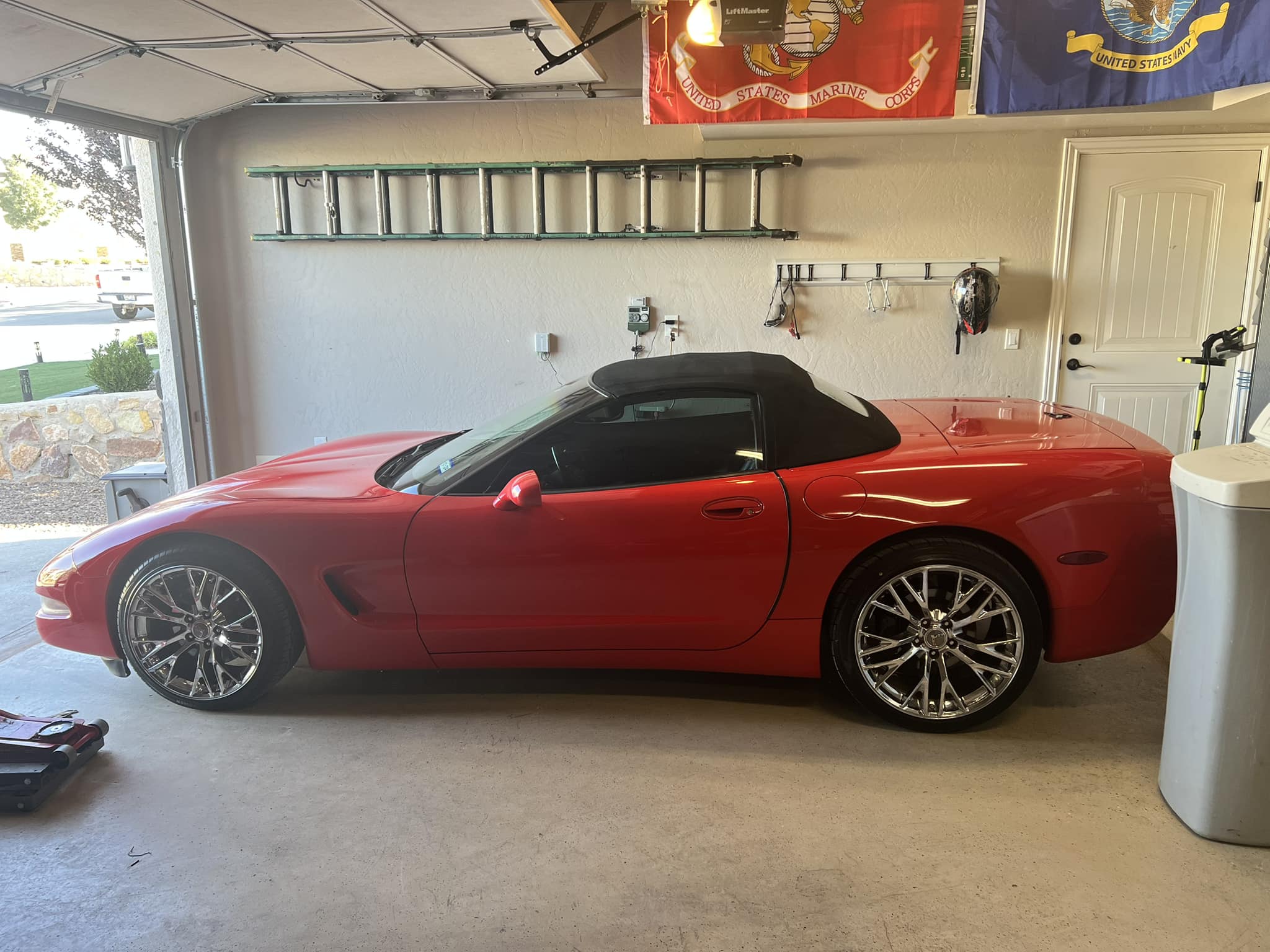 Rear rims 20x12 on 285/35/20, front rims 19x10
