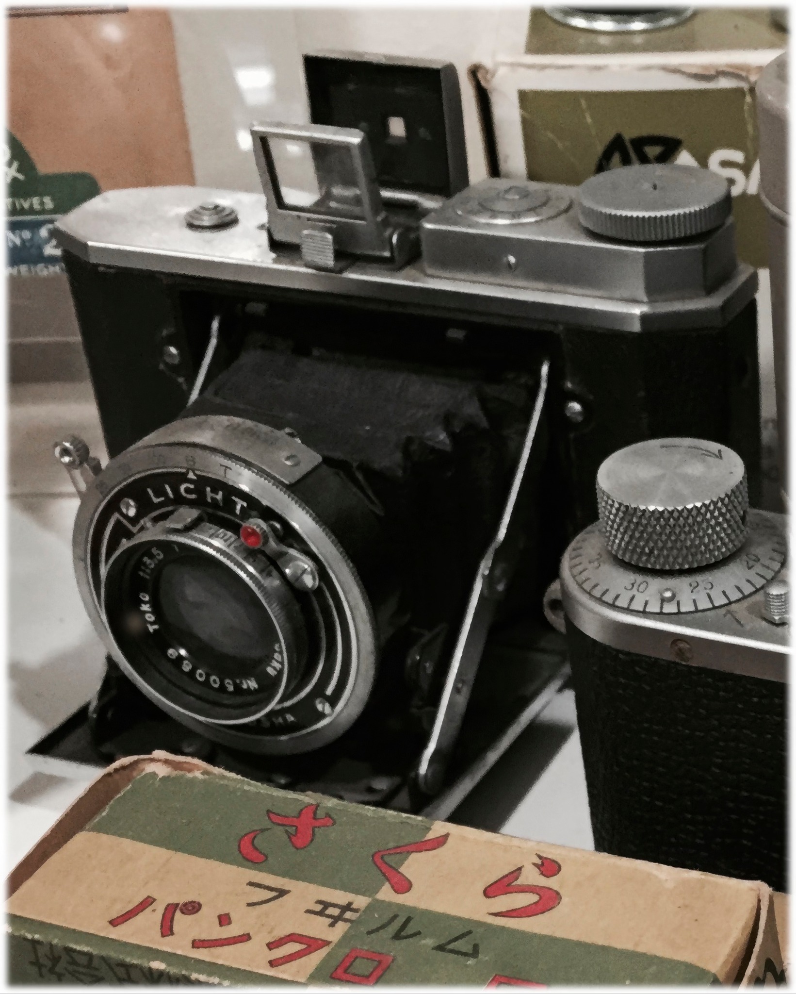 DECOLE　記念撮影 Identify vintage camera from Tokyo?