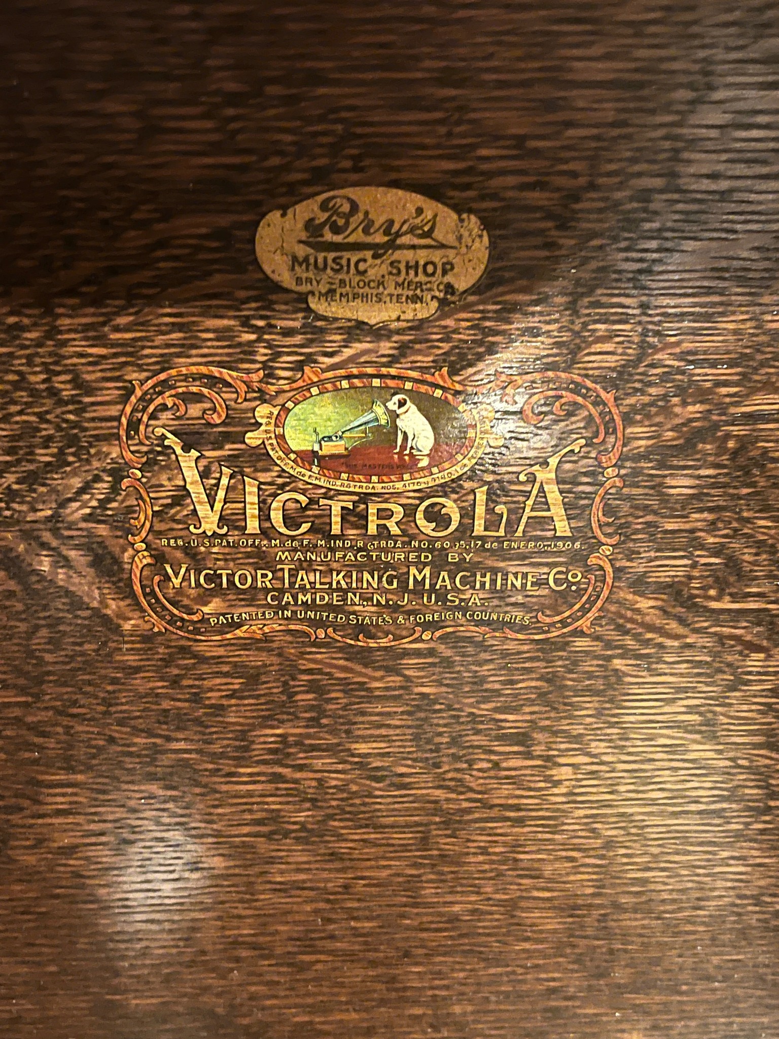 Pricing upright victor talking machine in oak case?