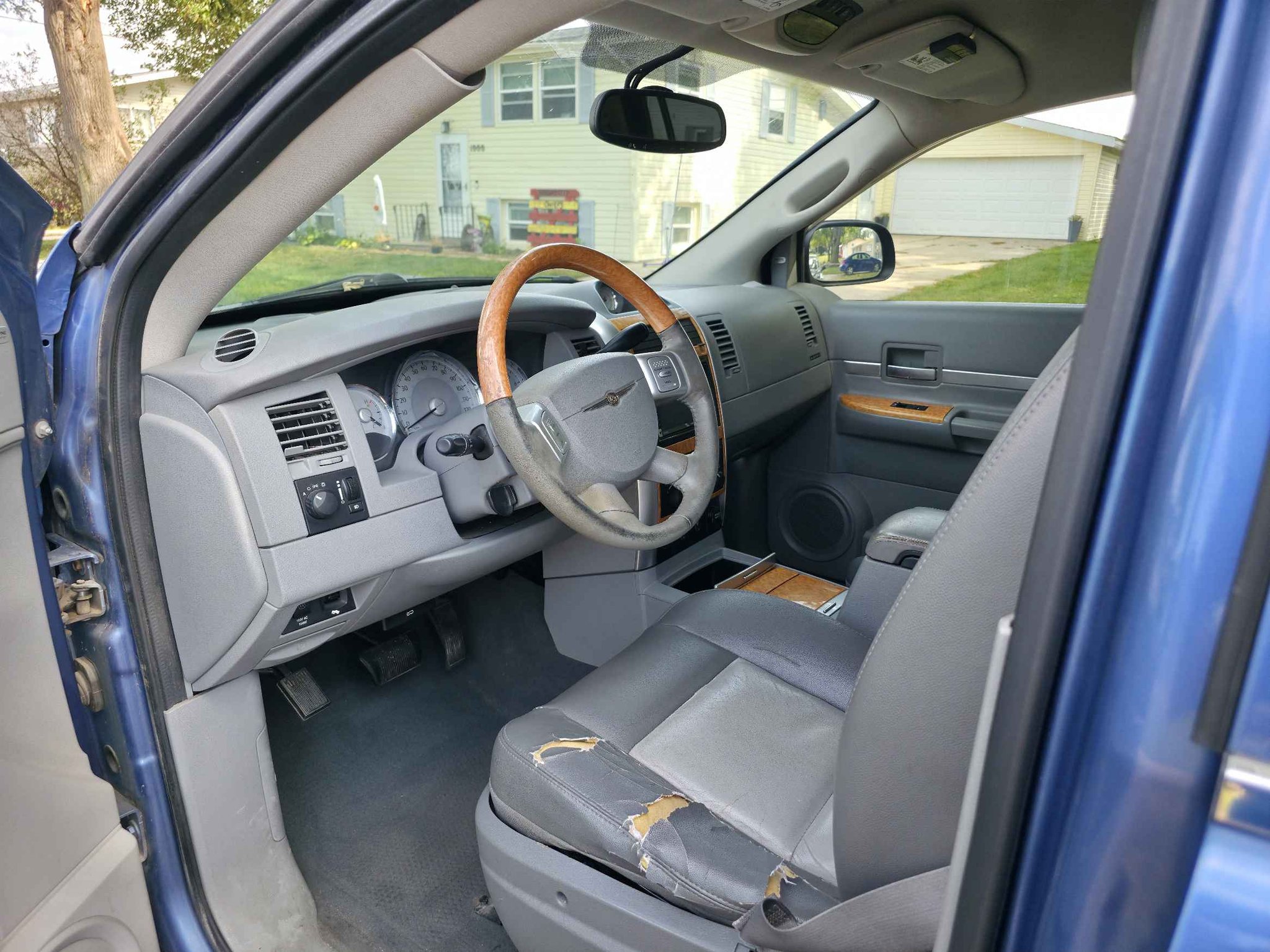 2007 Chrysler Aspen · Limited Sport Utility 4D - Car Interior Parts ...
