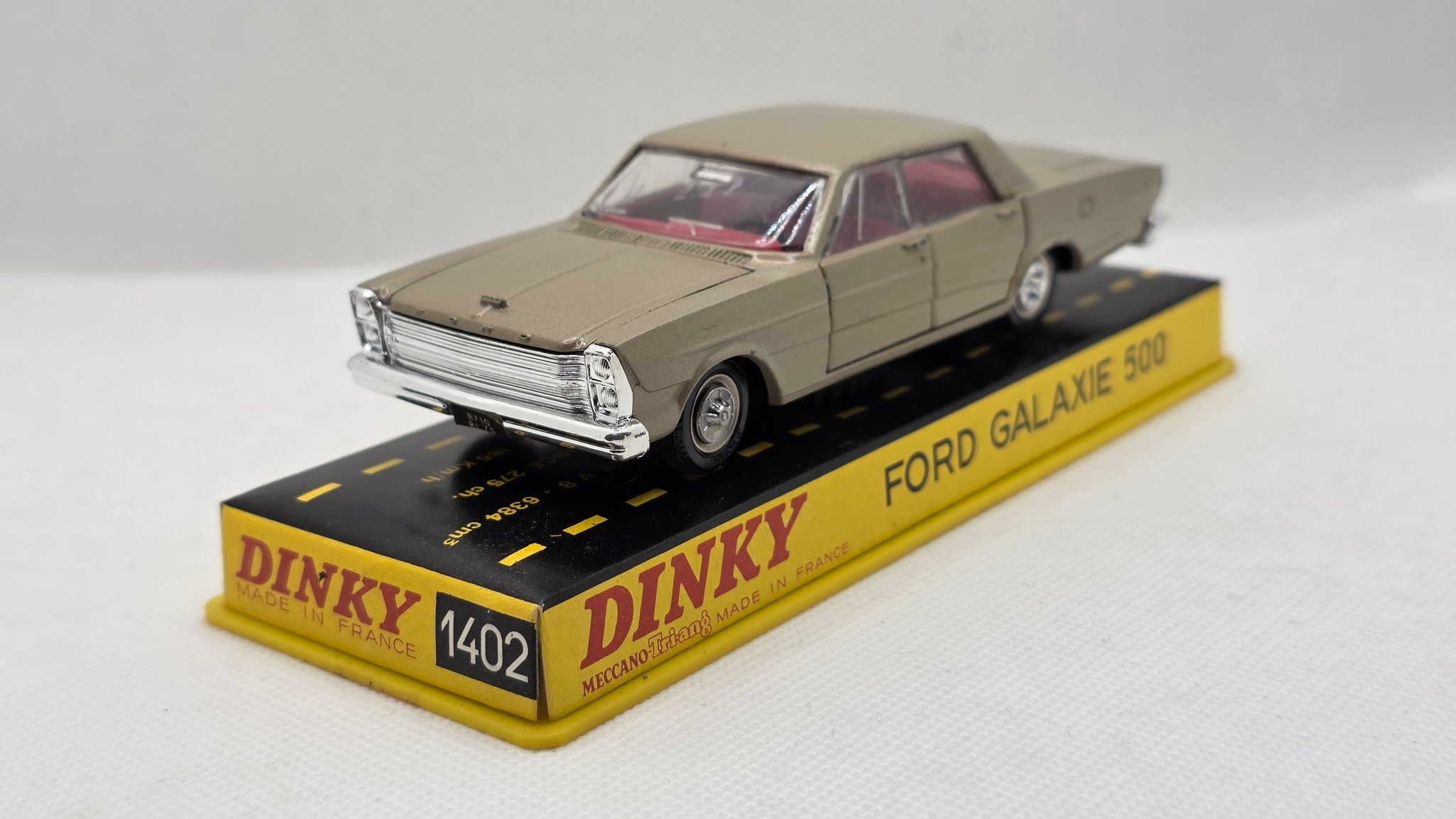 Ford Galaxie 500 Dinky Toys n°1402 par MECCANO-TRIANG-France