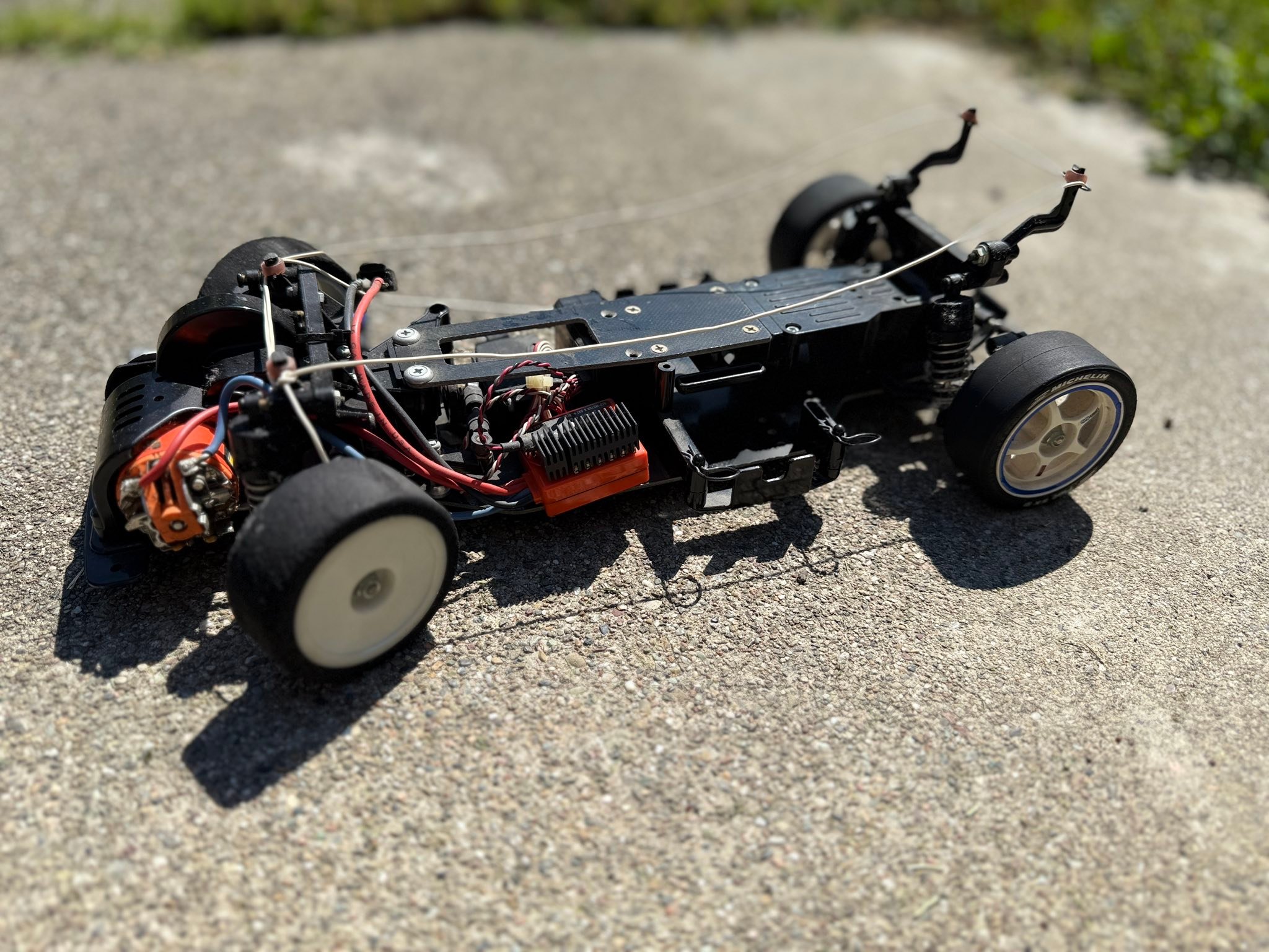 Restoring a vintage Tamiya FF01 chassis