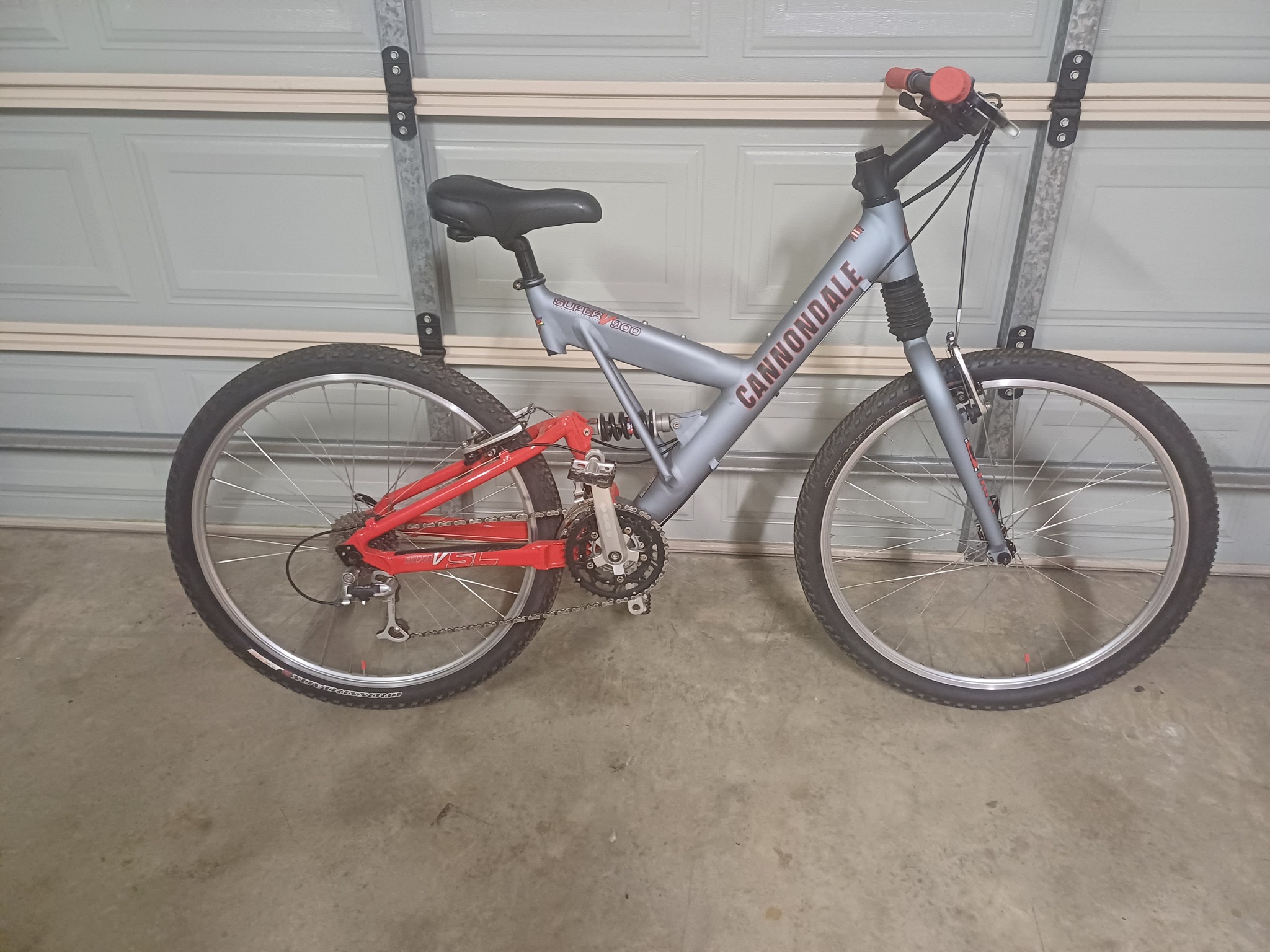 Cannondale Super V900 Comp XC MTB bikes