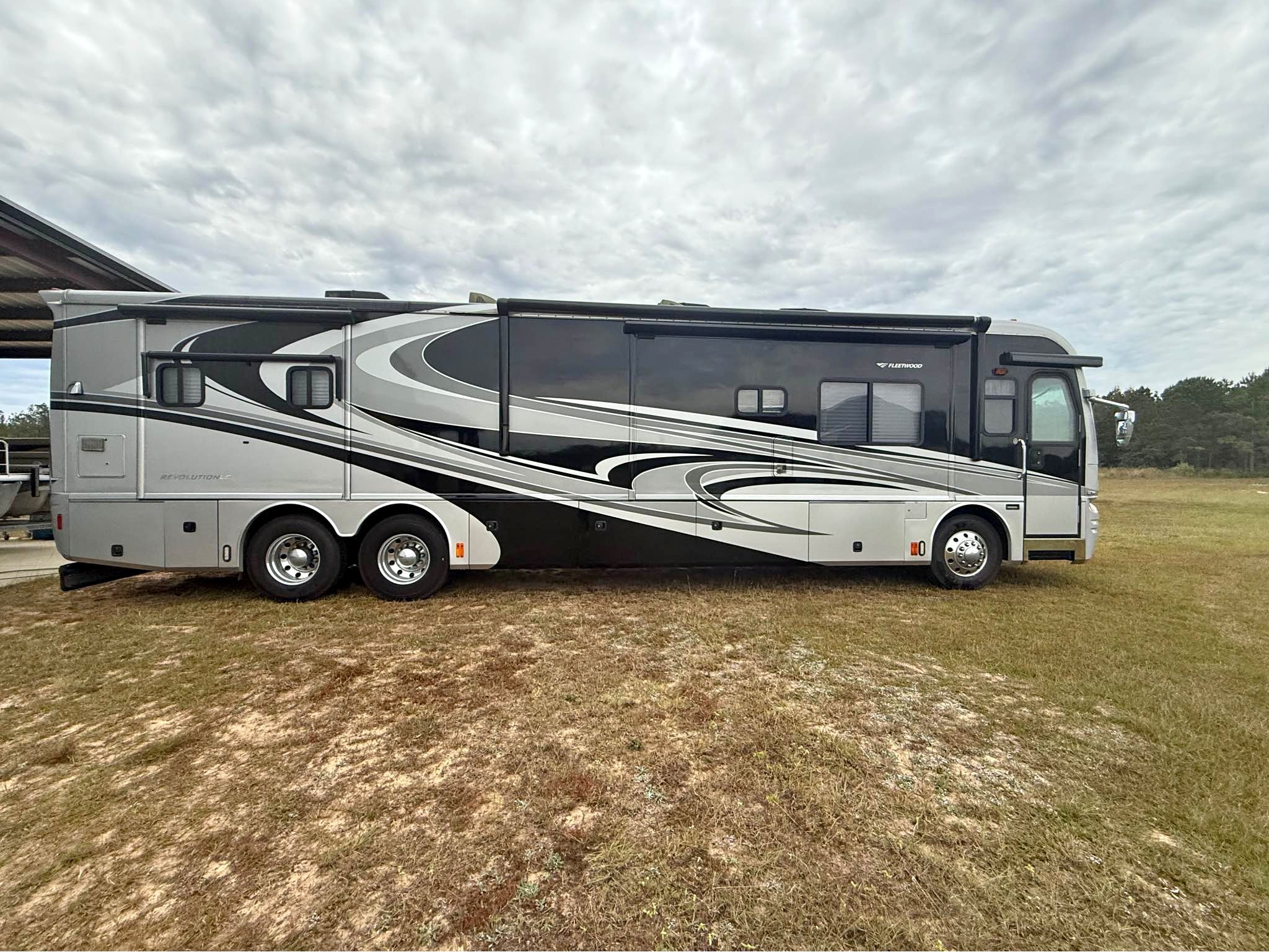 2007 Fleetwood Revolution - RVs & Campers - Chumuckla, Florida ...