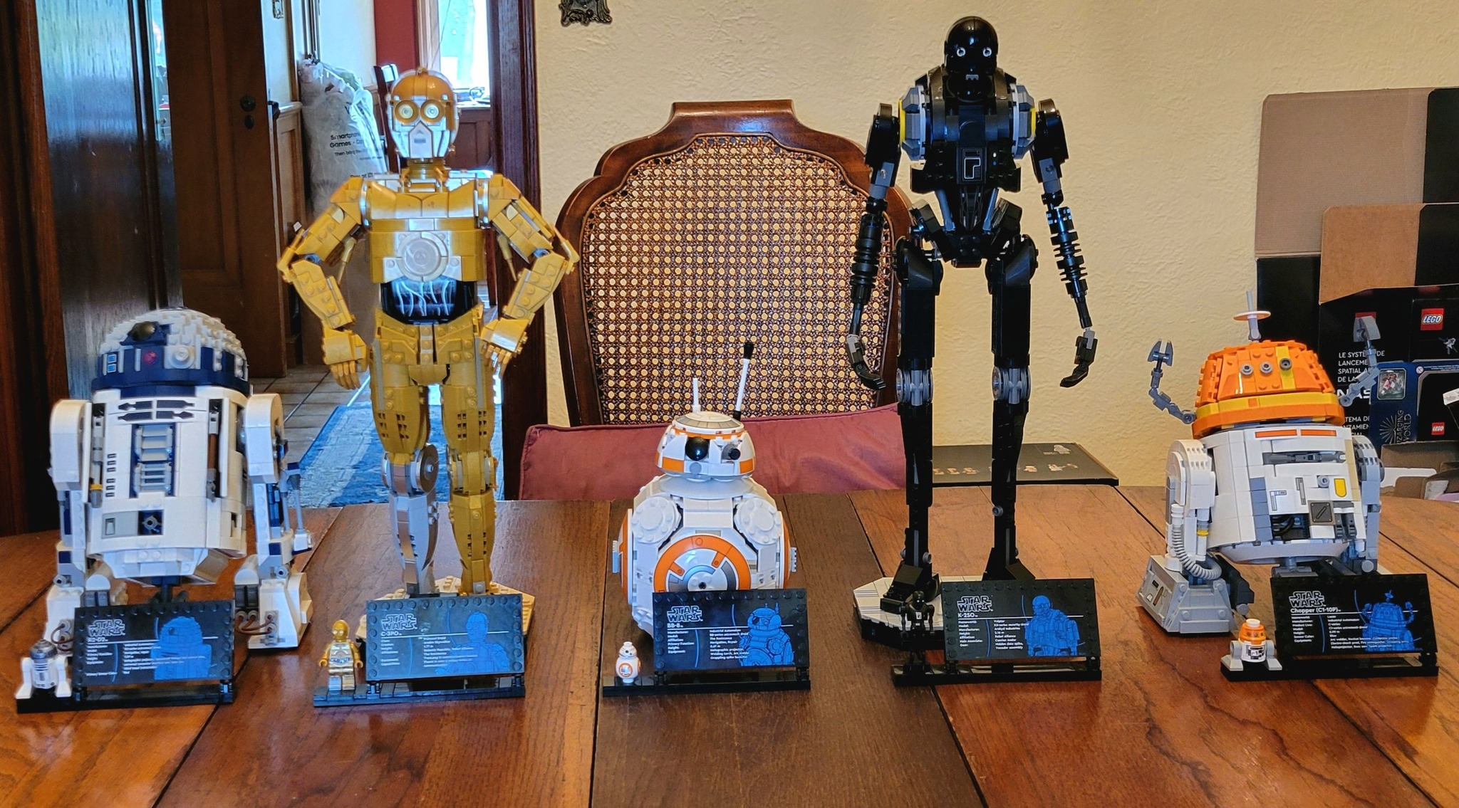 I would buy a Lego diorama set of this droid bar.