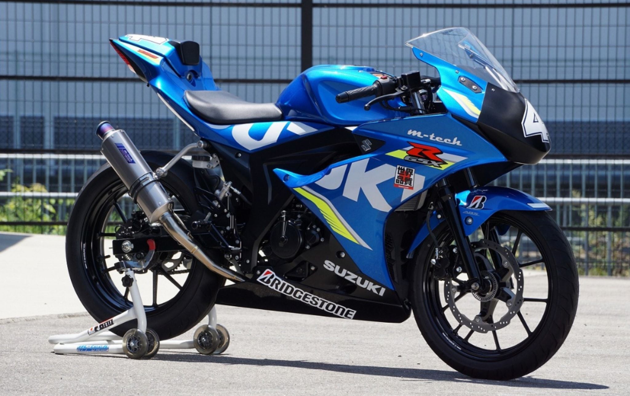 こんばんは? 今日はGSX-R125用 マーベリックから発売されている 