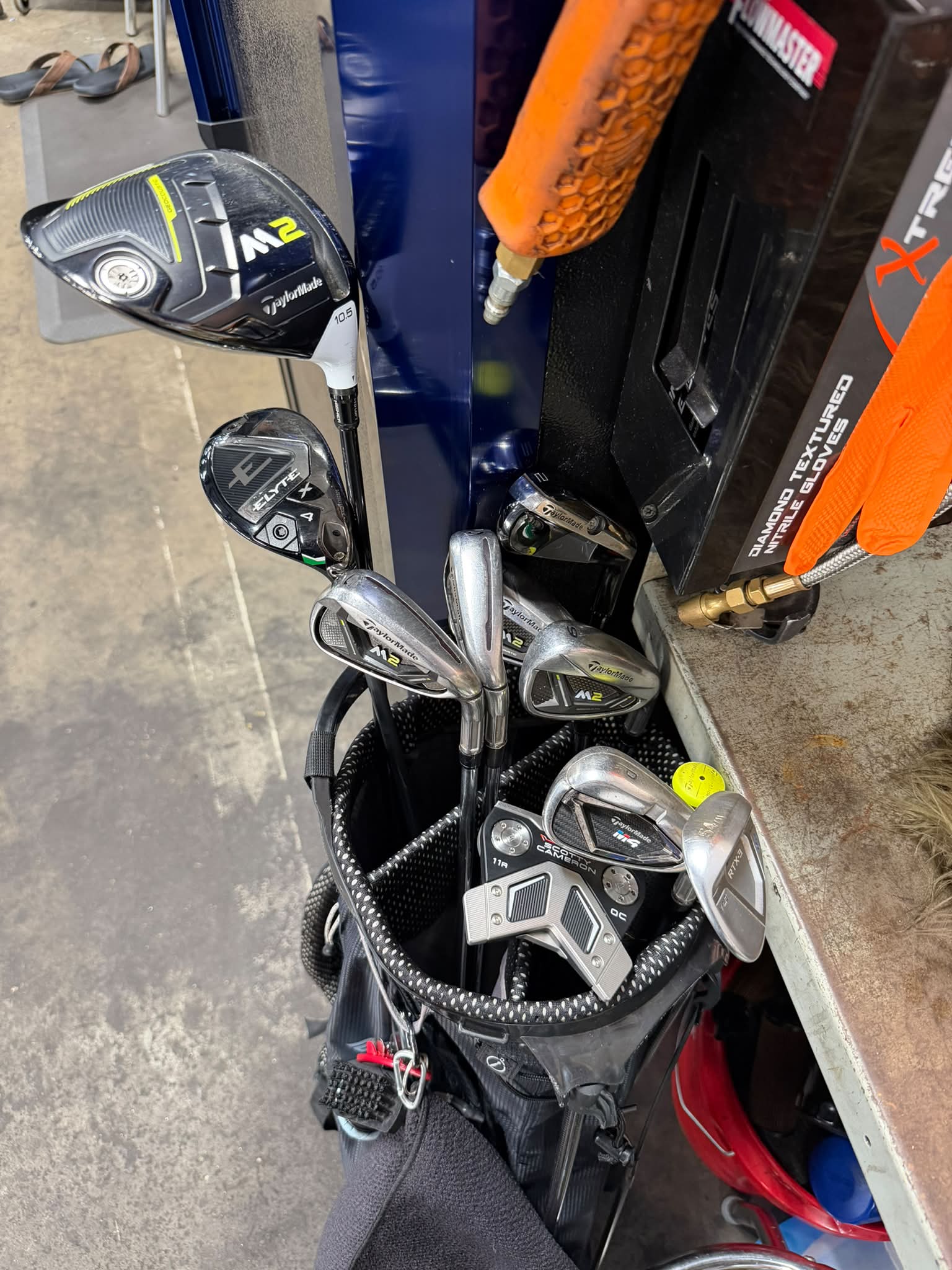 Golfer's current set of clubs