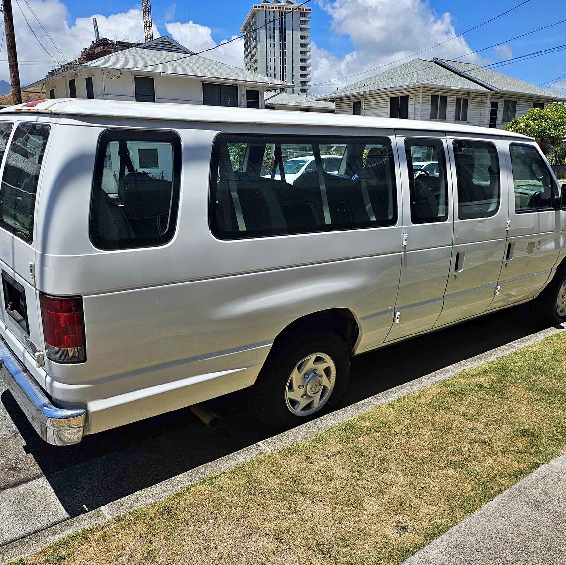 2010 Ford Econoline E350 Super Duty Passenger · Extended Van