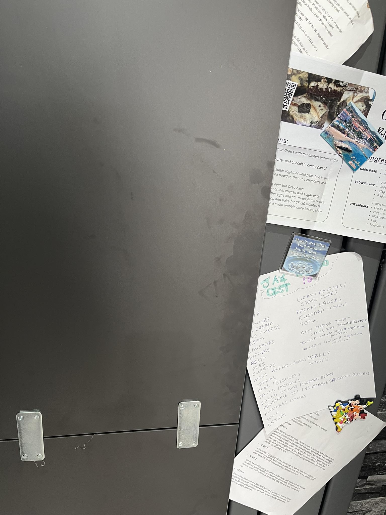 Best Way to Clean Kitchen Cupboard Doors: Expert Tips