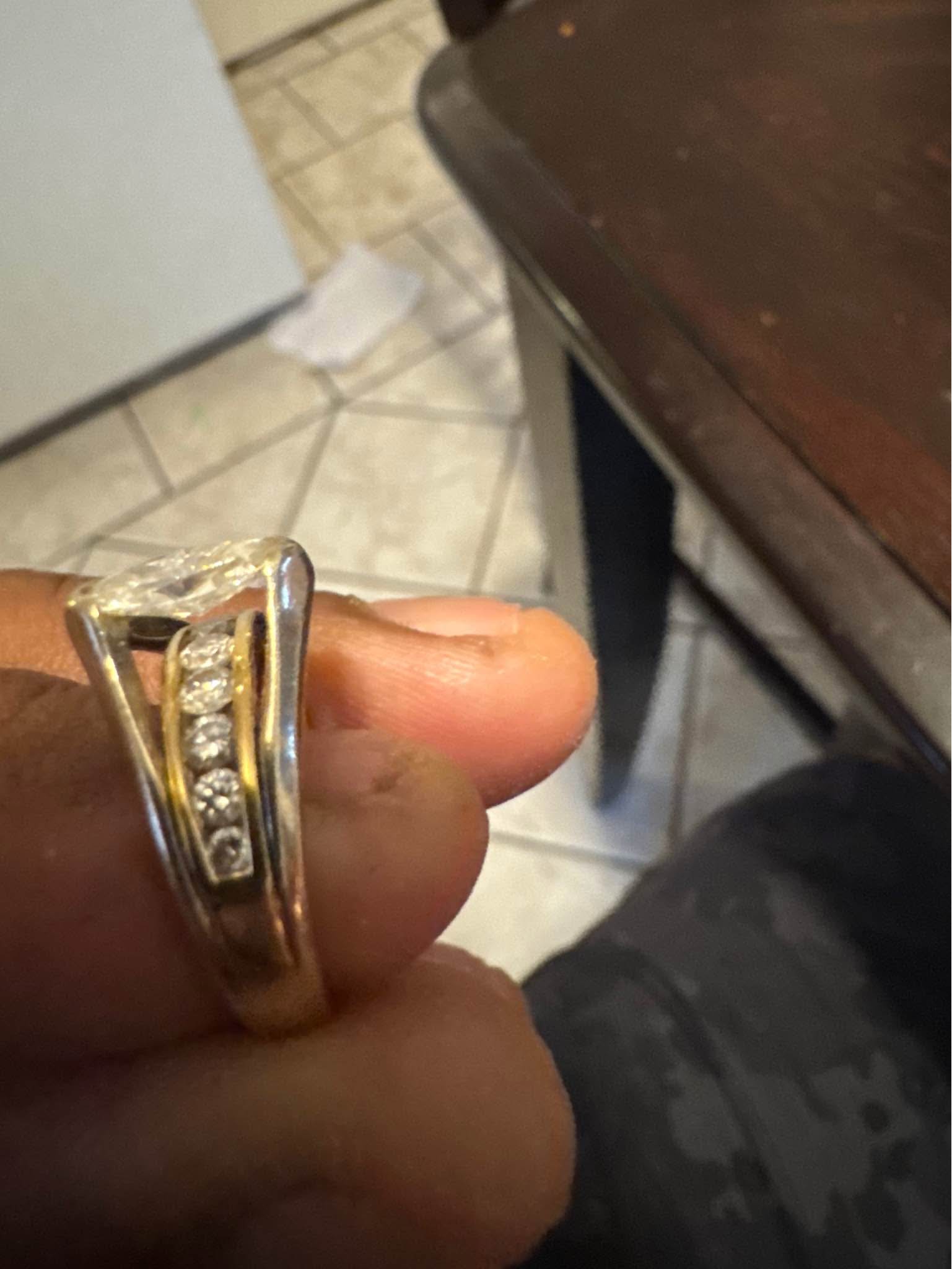 gorgeous marquee diamond ring | Used - like new | $1,200.00  display picture 1