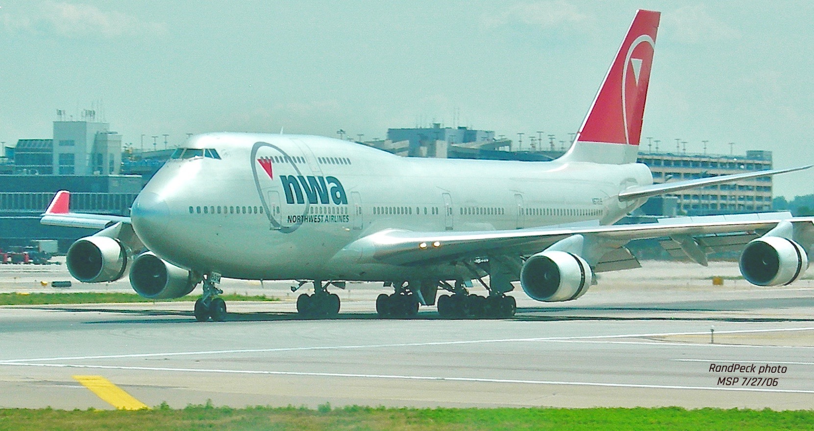 Northwest Airlines Boeing 747-451 lands at MSP