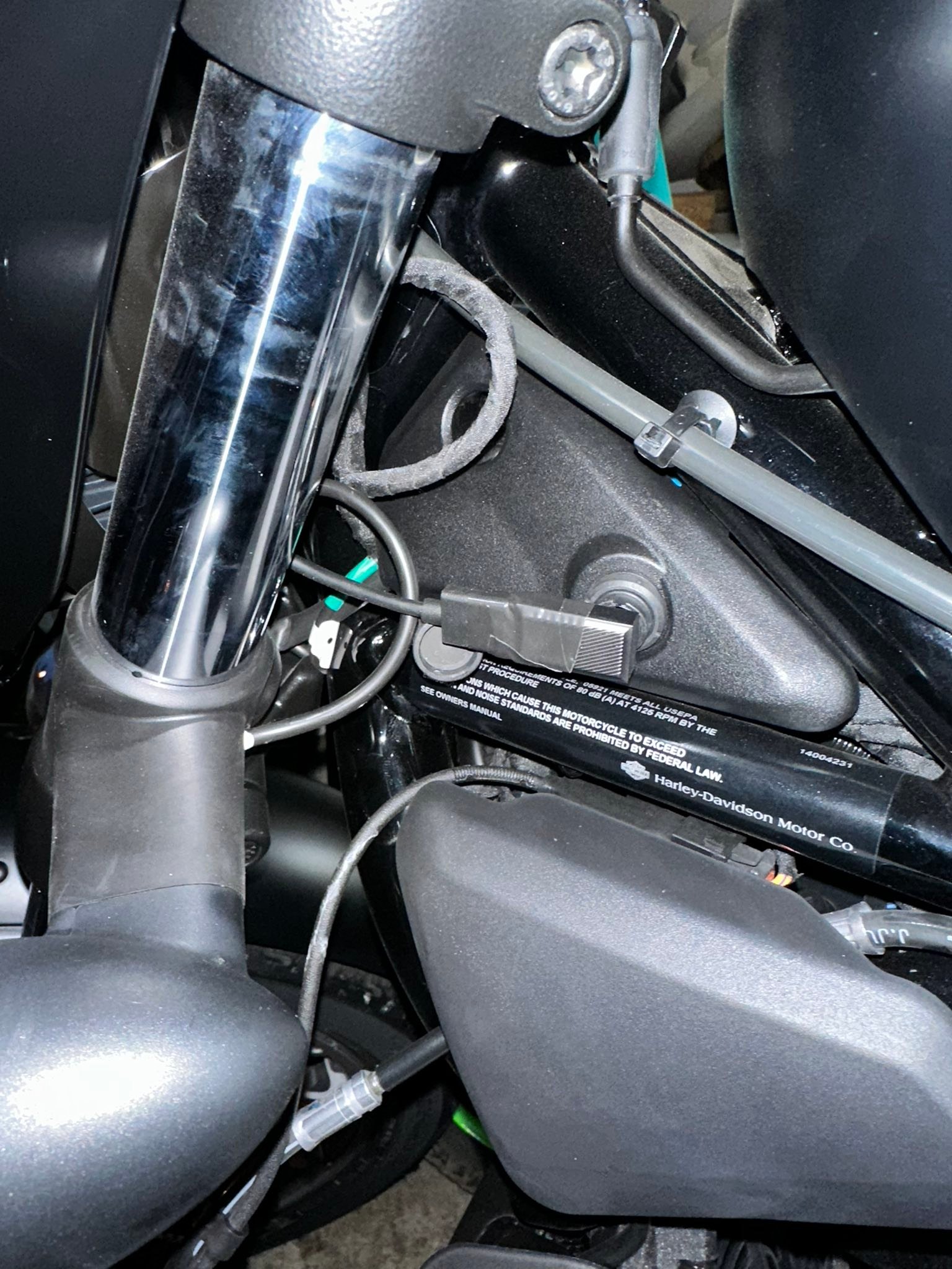Installed Quad Lock wireless charger on the Nightster S. Had to