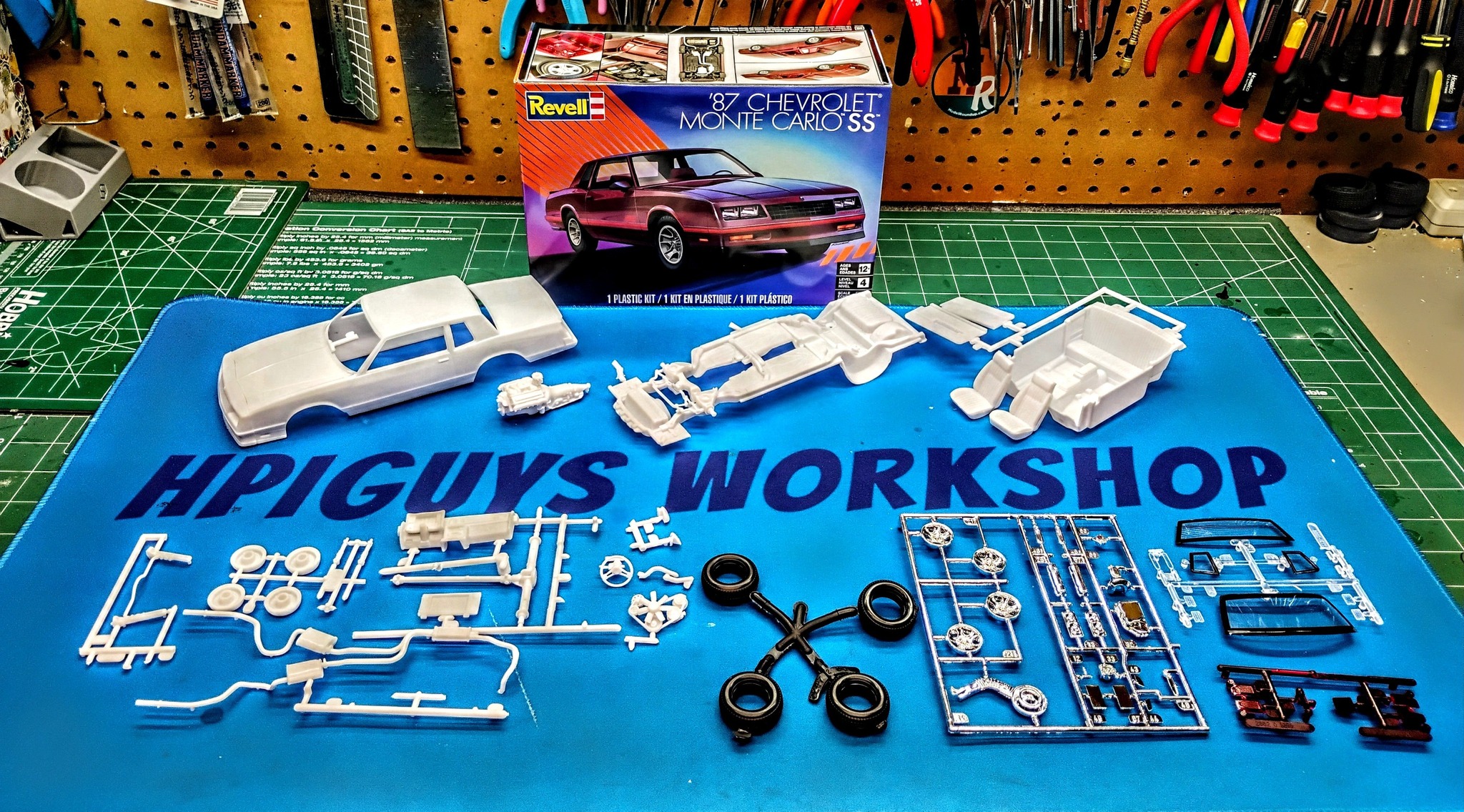 1987 Chevy Monte Carlo SS model kit unboxing