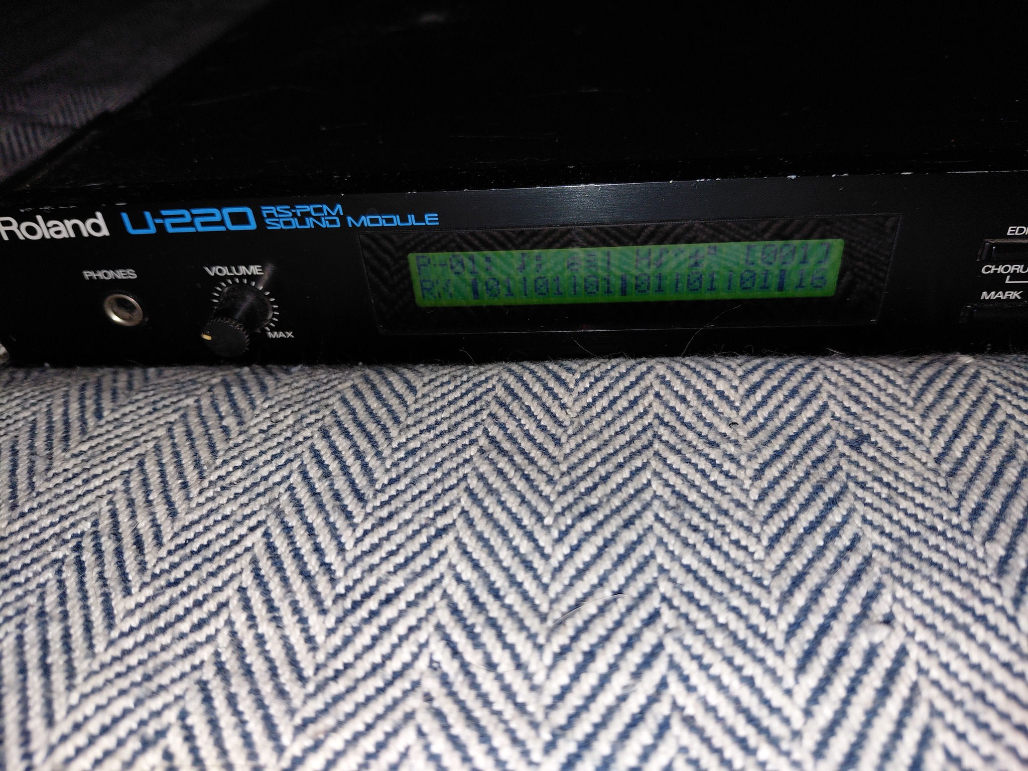 Restoring a vintage Roland U-220 synthesizer
