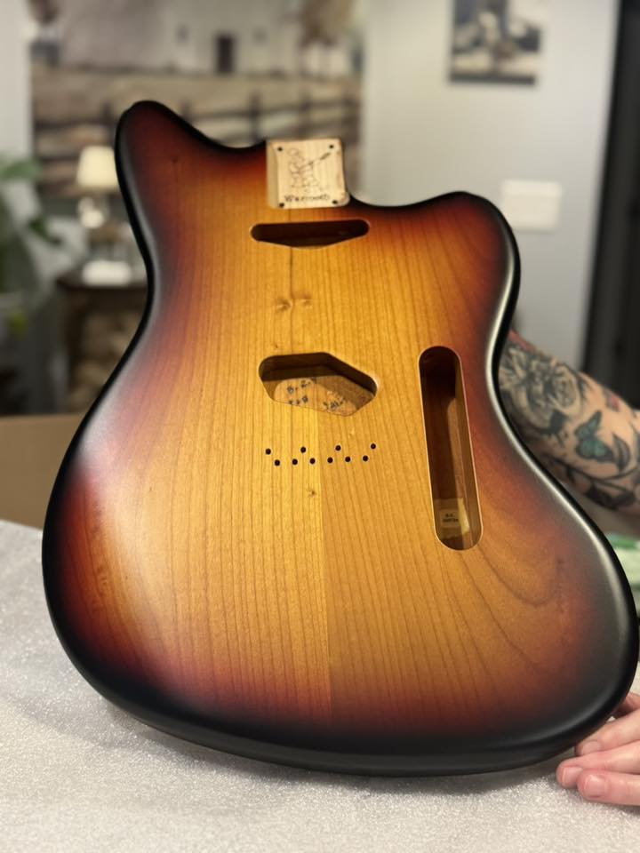 Warmoth Jazzcaster black over white relic finish suggestions