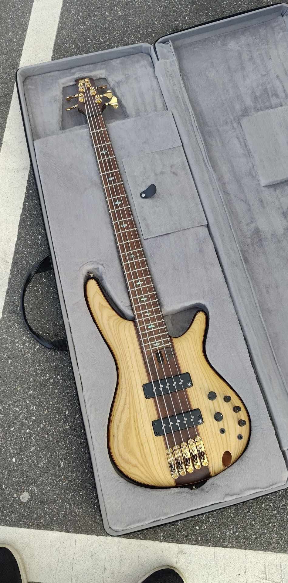 Ibanez SR1305 bass guitar review and comparison to K5 model