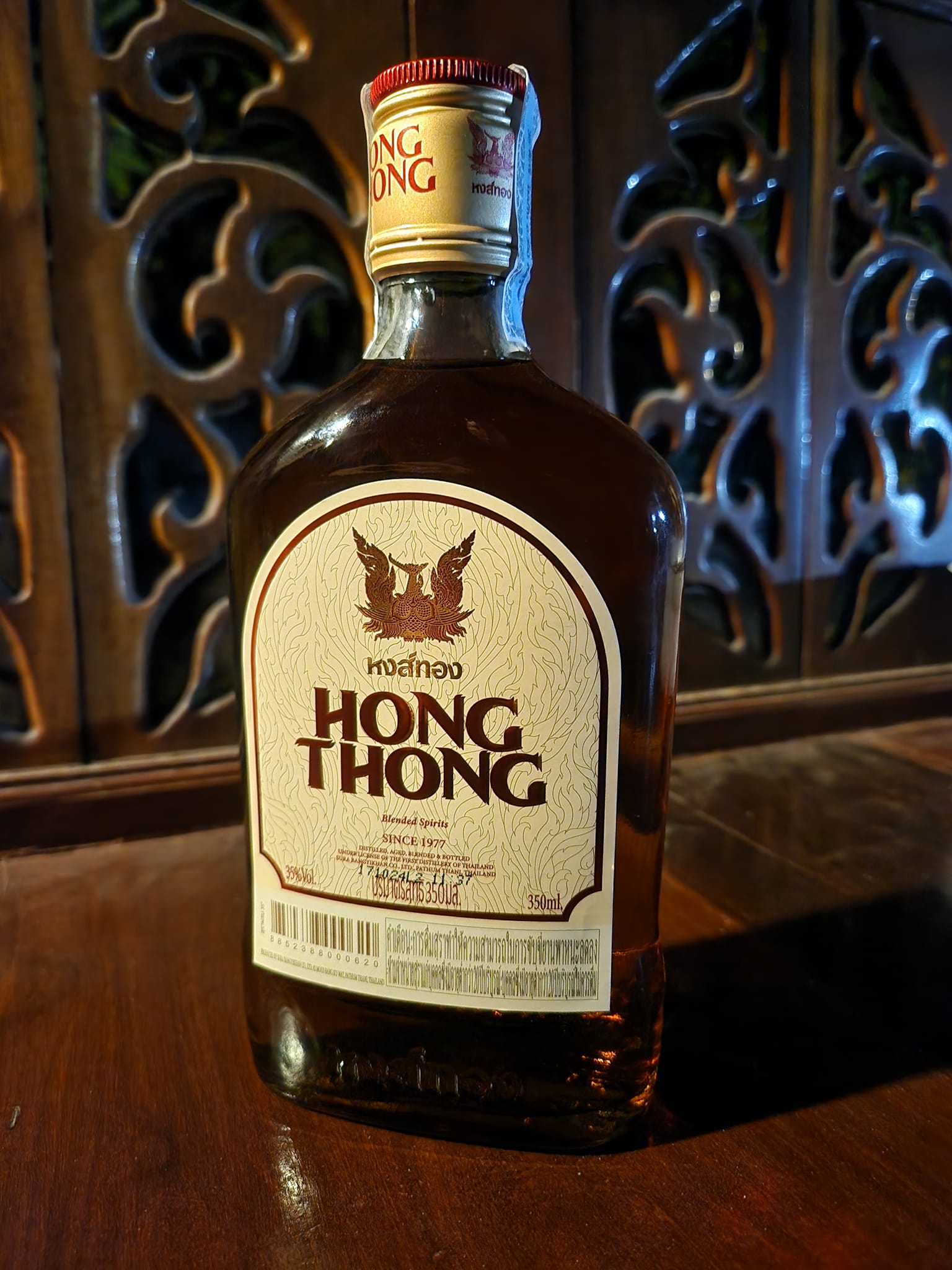 Hong Thong whiskey features local Thai photographer's image