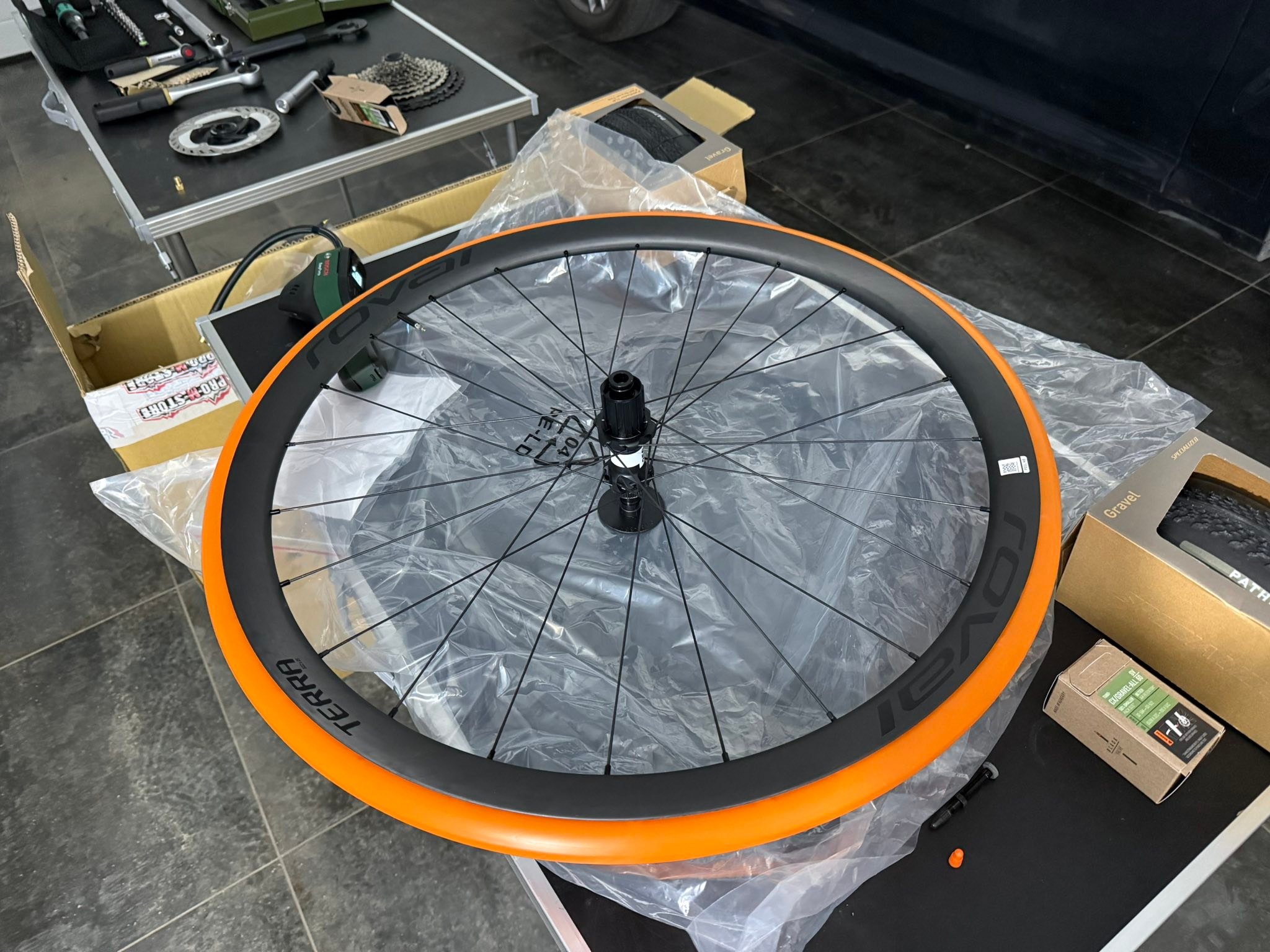 Upgrading Specialized Diverge with Roval Terra CL wheels and DT