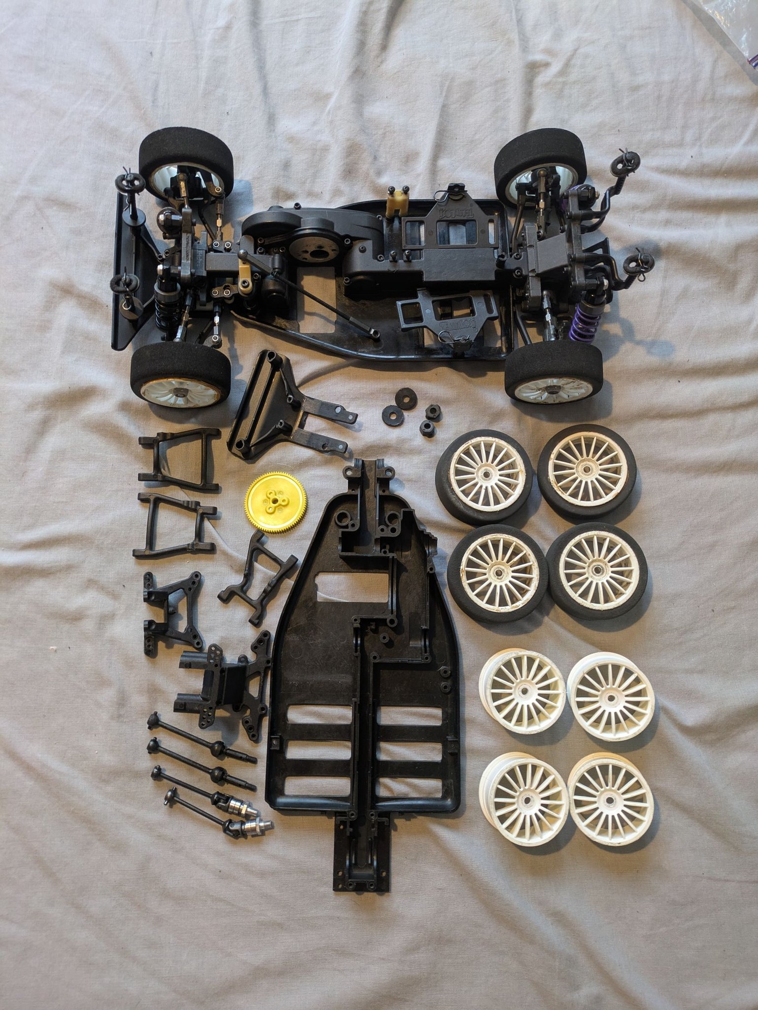Are the team losi xx4 and street weapon chassis basically the same?