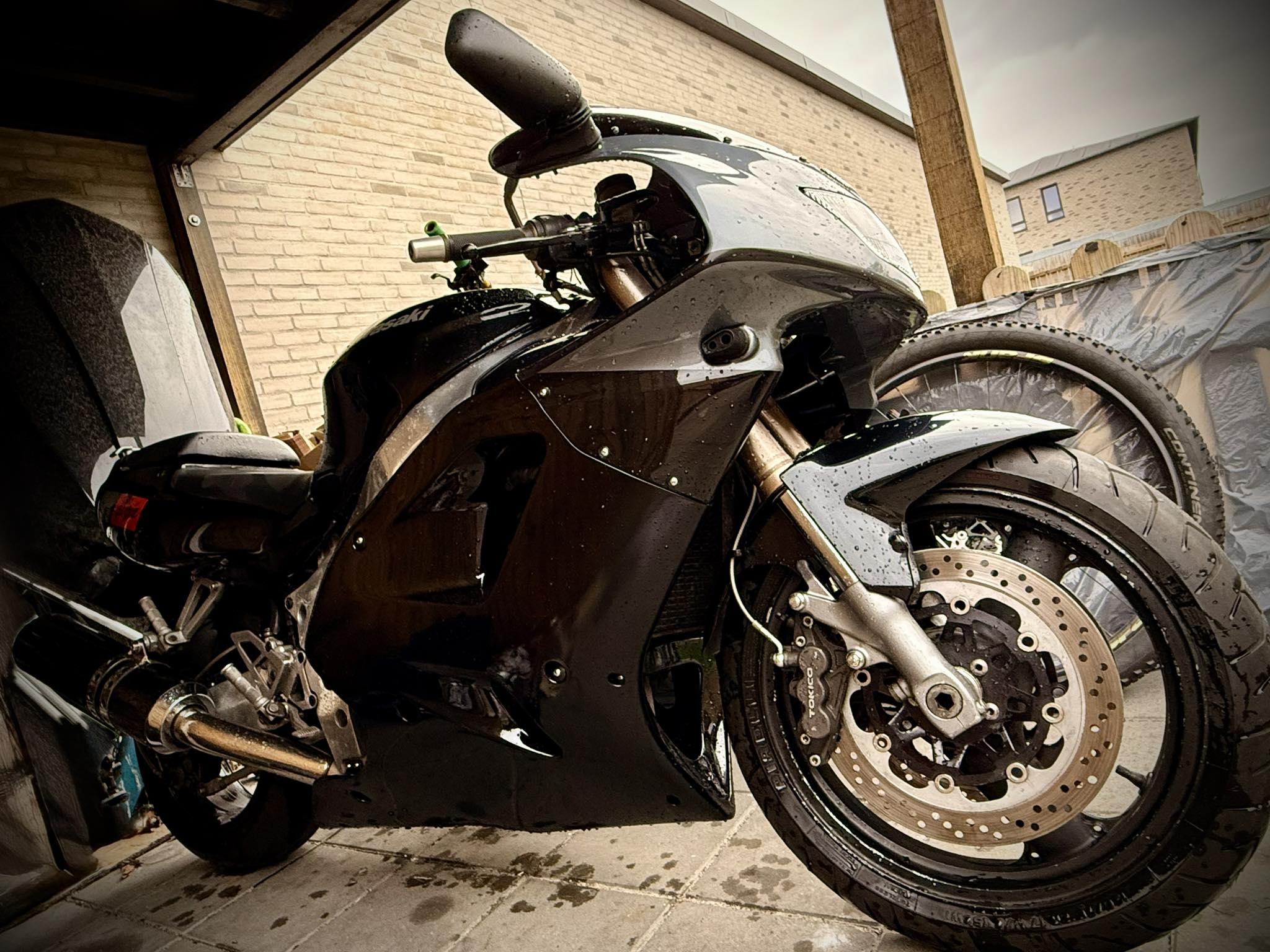 Modernizing a Kawasaki ZXR750 L1