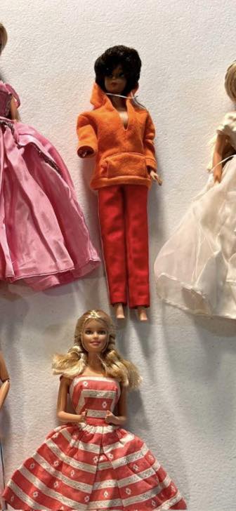 What are the id's of these vintage Barbie dolls?