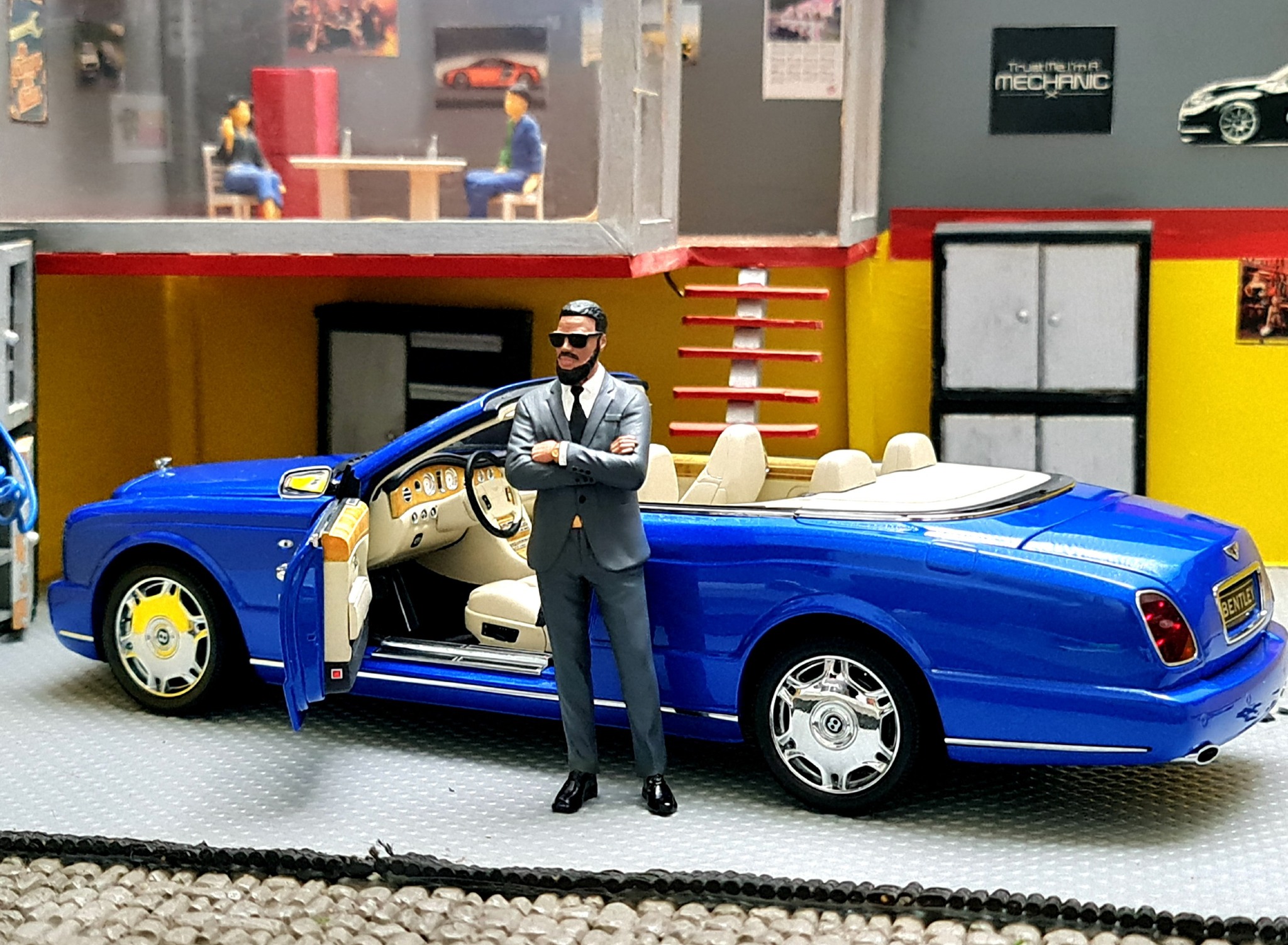 1:18 BENTLEY AZURE - 2006 RARE CAR FROM MINICHAMPS 03 886080