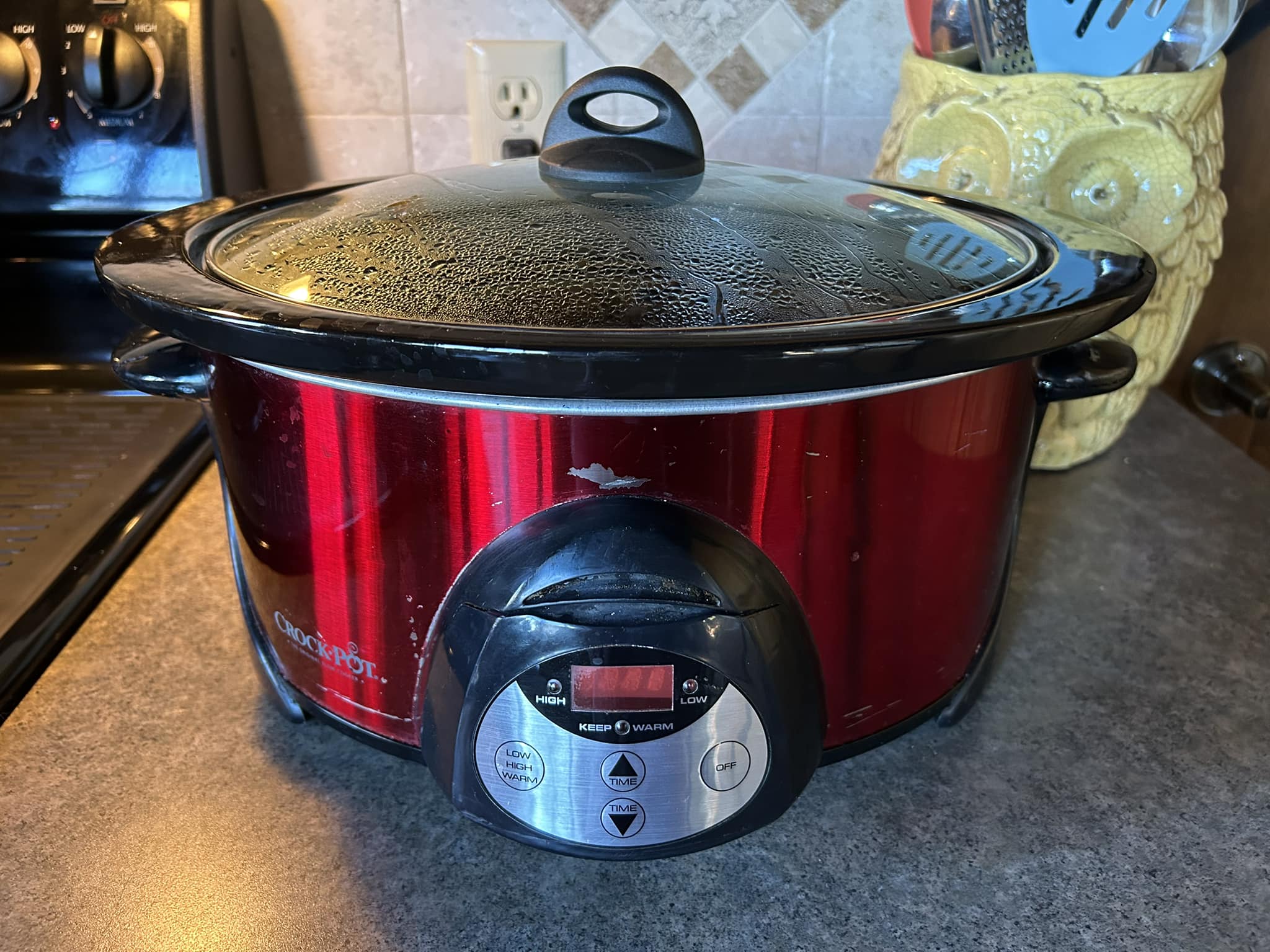 Programmable Hamilton Beach model 33957 slow cooker is black with 