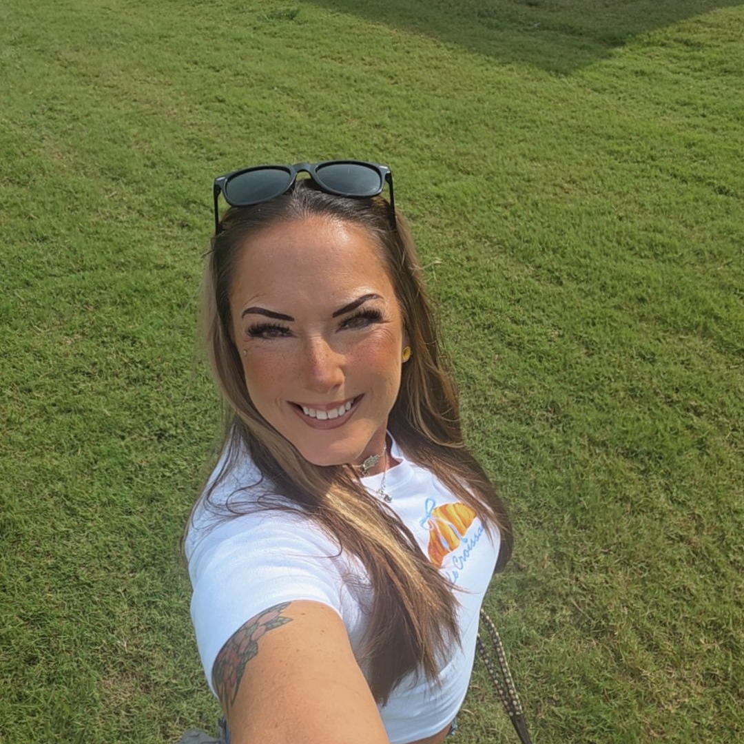 Happy Friday beautiful people 🖤 I love this life I get to live but it ...