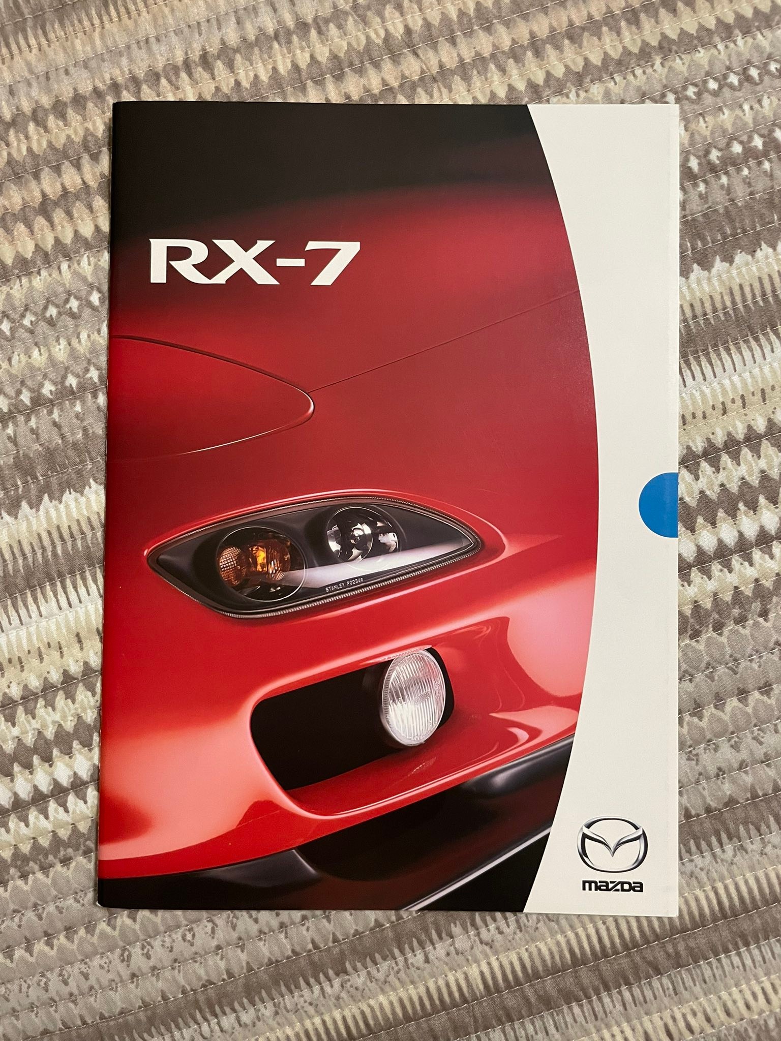What year is this Japanese Mazda RX-7 catalog?