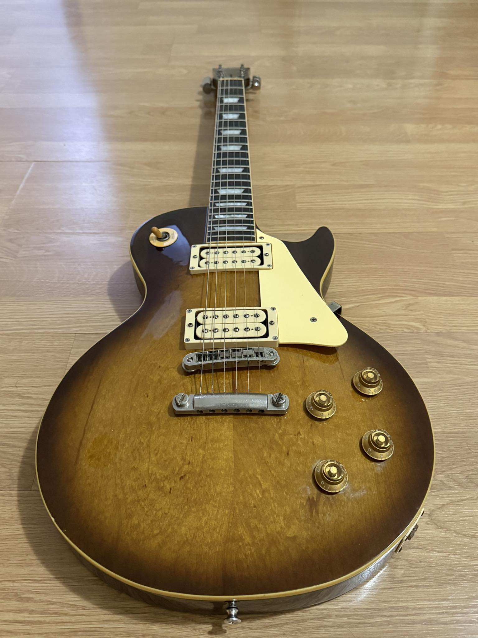 Greco EG-700 ゴールド Greco EG-700 from 1978 and Fernandes RST-50 '57 from 1984