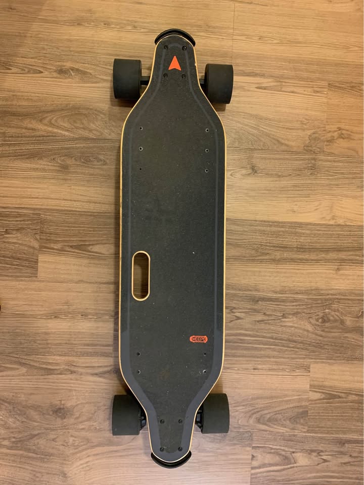 Caroma Electric Skateboard With Remote - 350W Motor, 12.4MPH, 8 Mile Range