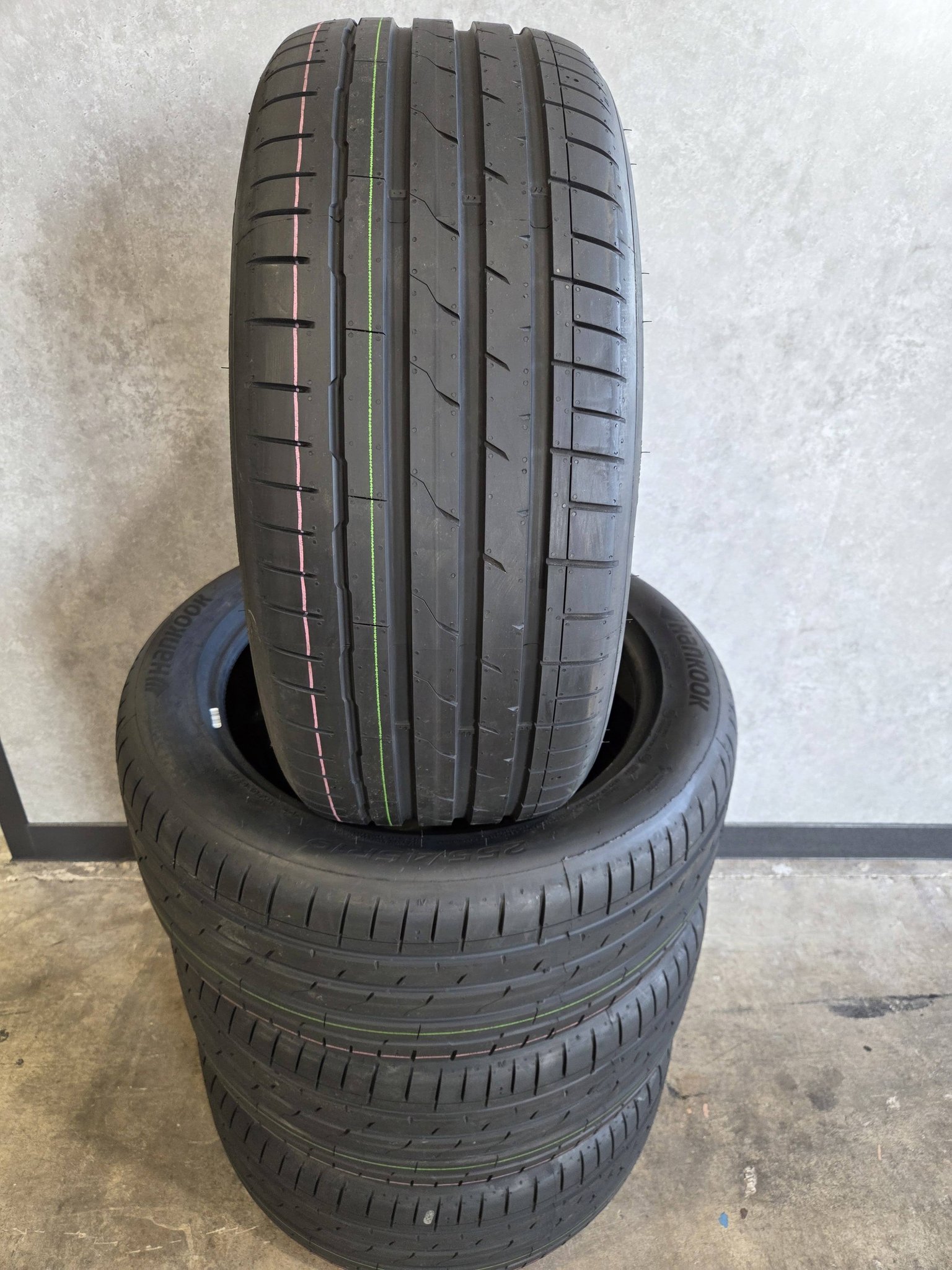 255/45/19 Hankook Ventus S1EVO3 EV T1, OEM tire for Tesla Model Y 
