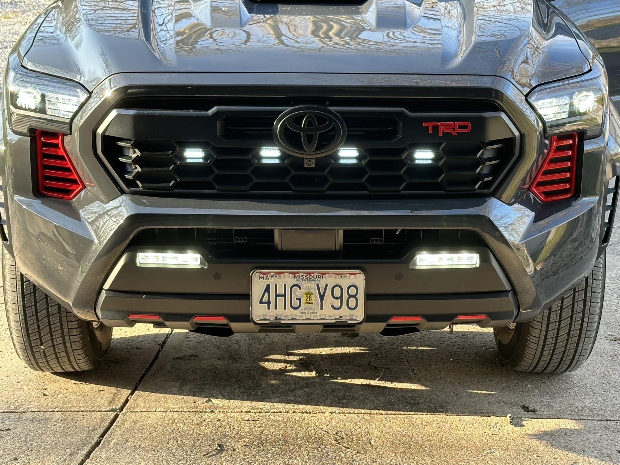 Mynew SI-LED Light Car Front Grille Badge Illuminated Decal