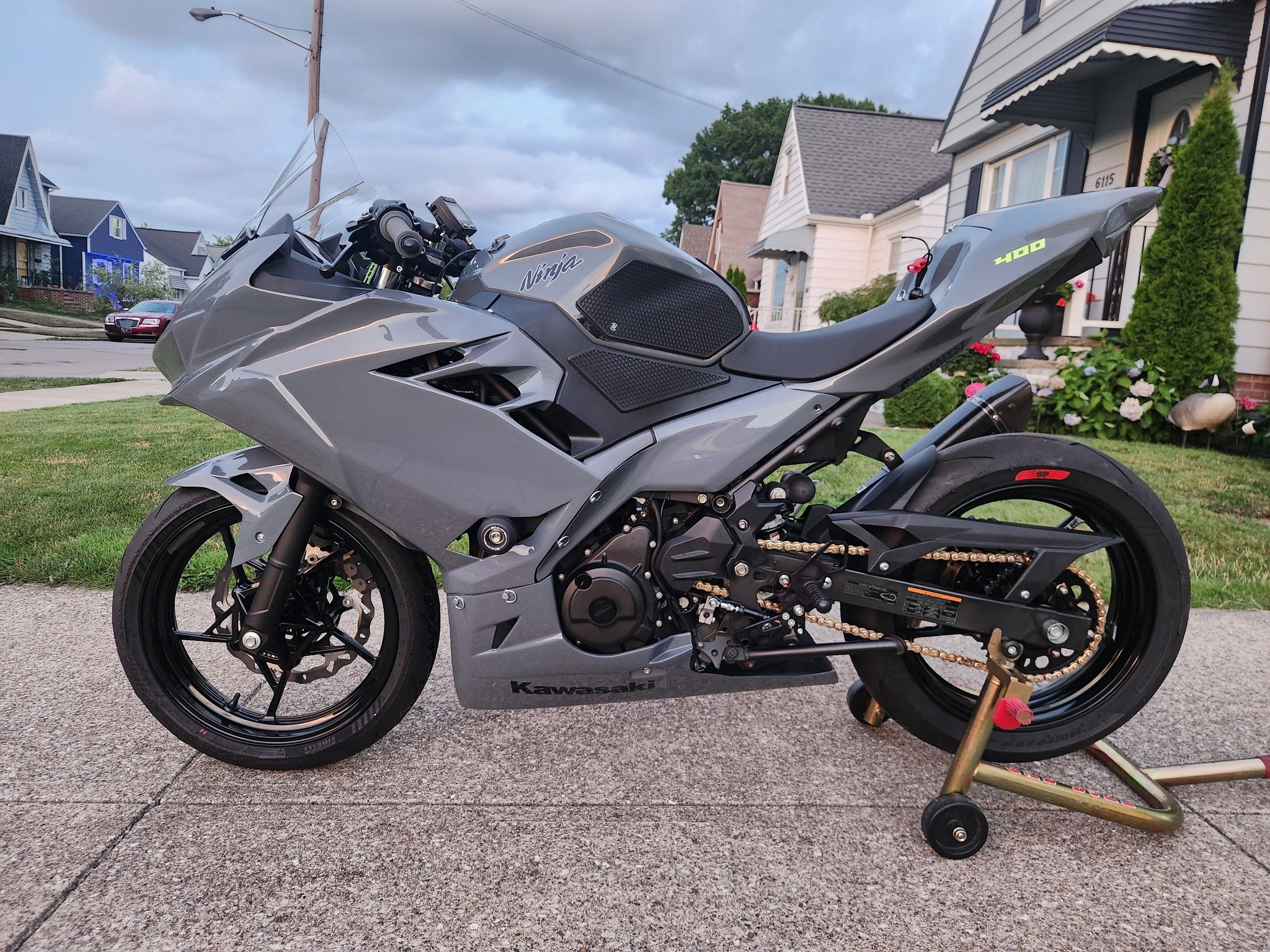 Kawasaki Ninja 400 converted to track bike