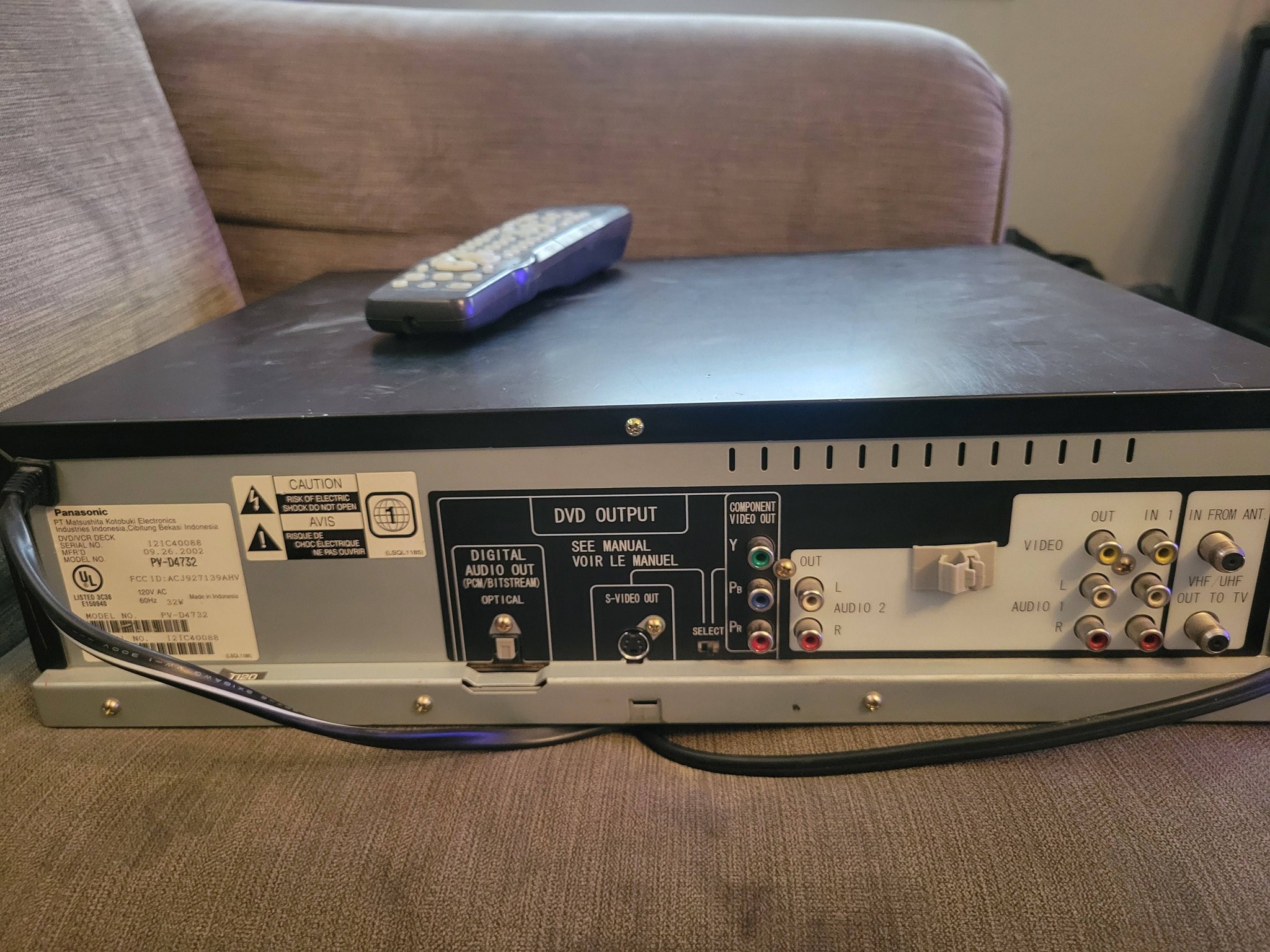 Panasonic PV-D4732 combo player with Sony KV34XBR910 TV